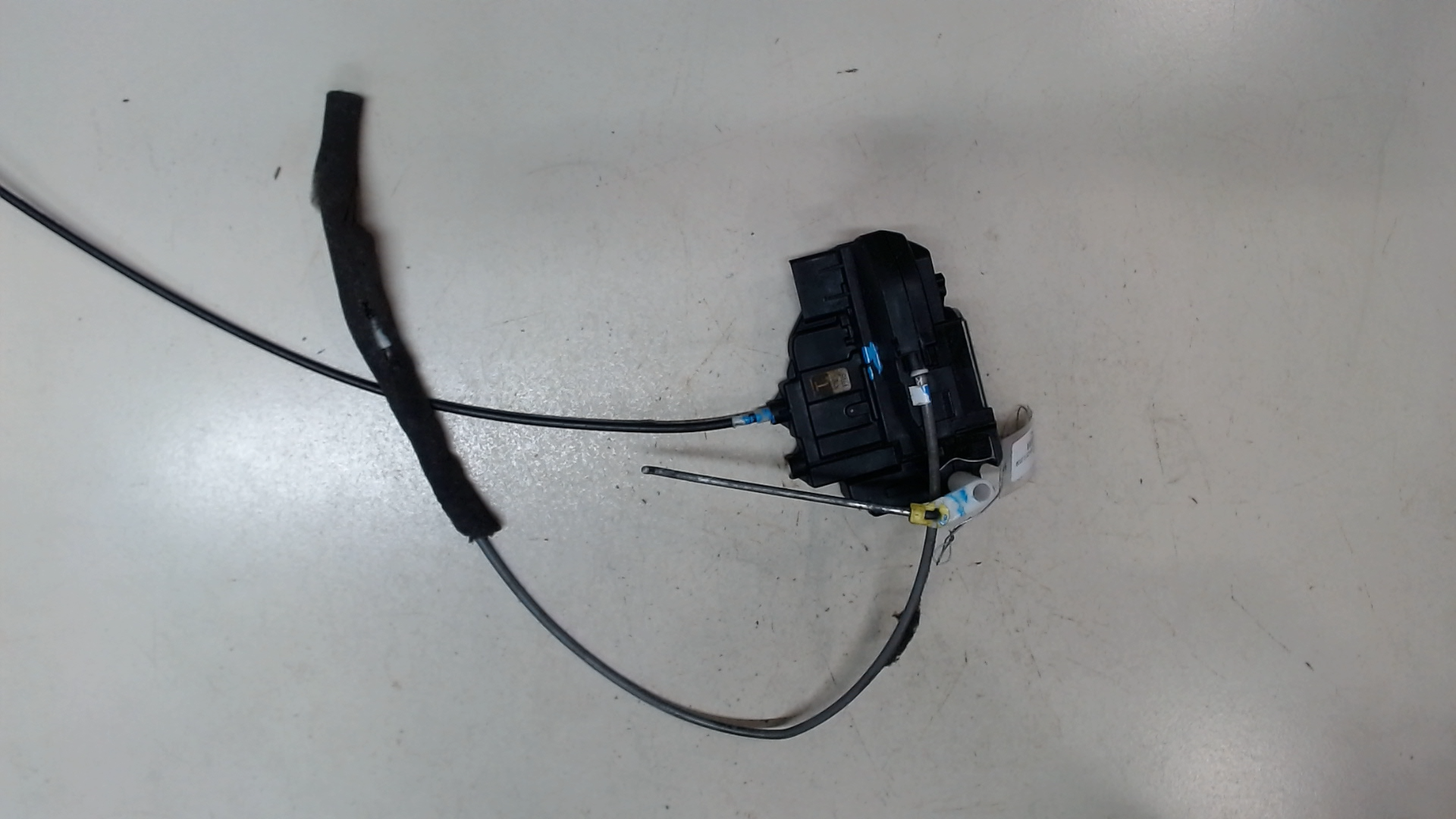 Замок двери передней правой