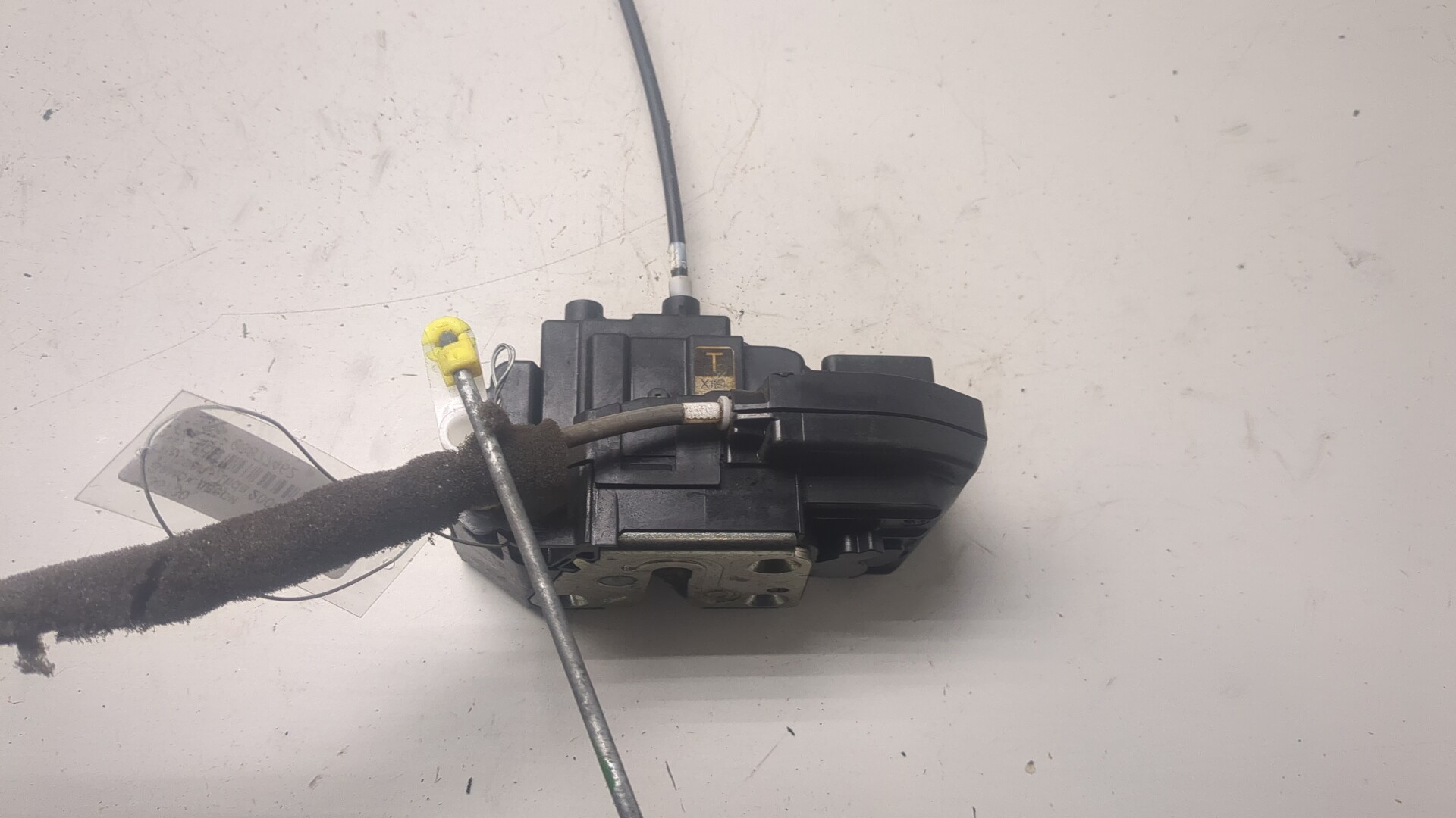 Замок двери передней правой