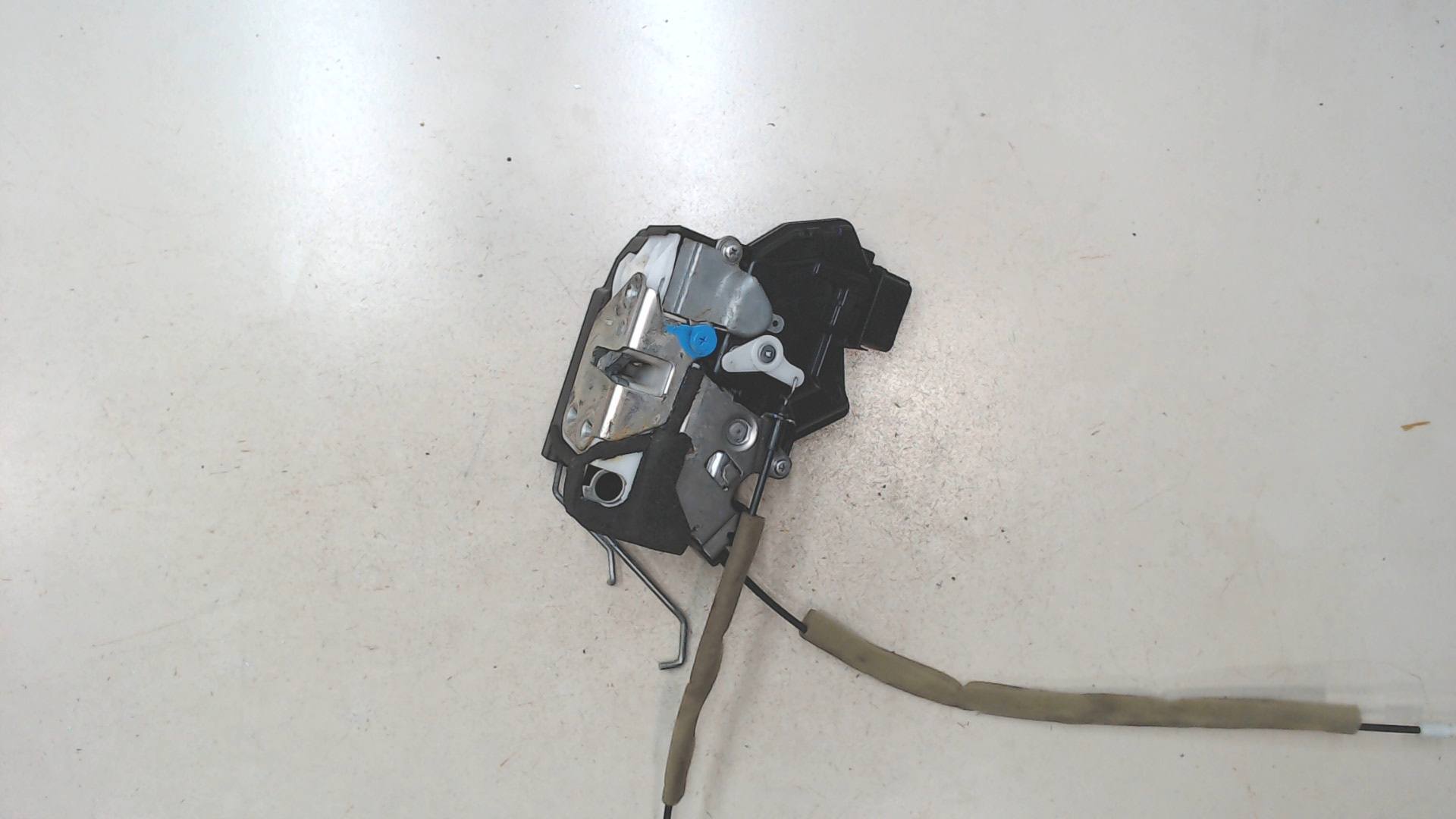 Замок двери передней правой