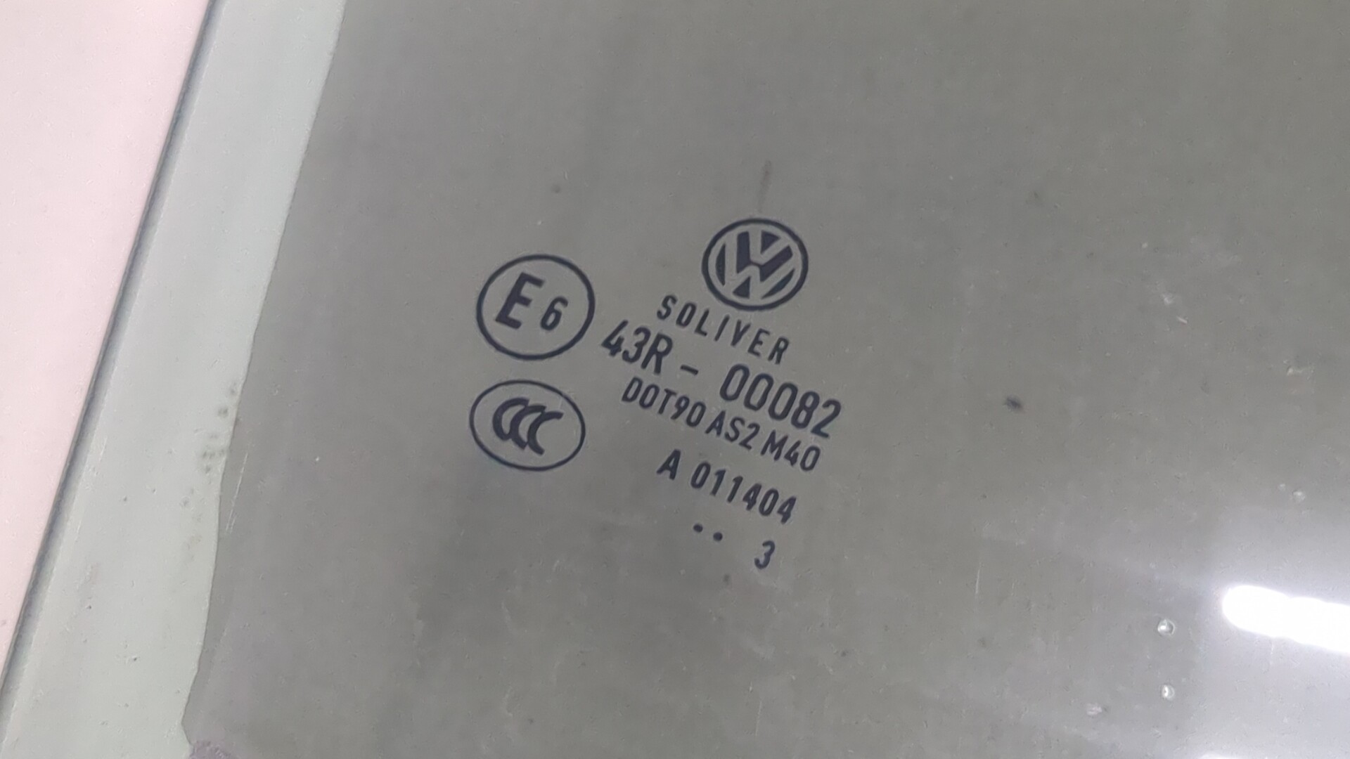 Стекло двери передней правой