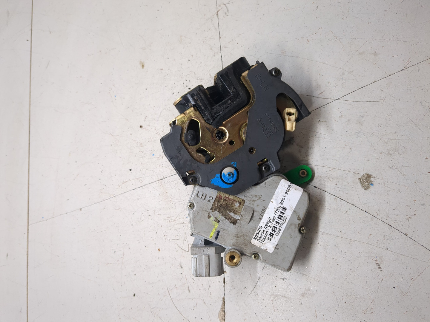 Замок двери задней левой