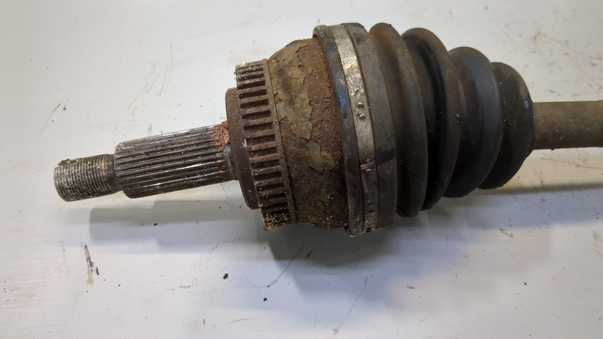 Полуось передняя левая