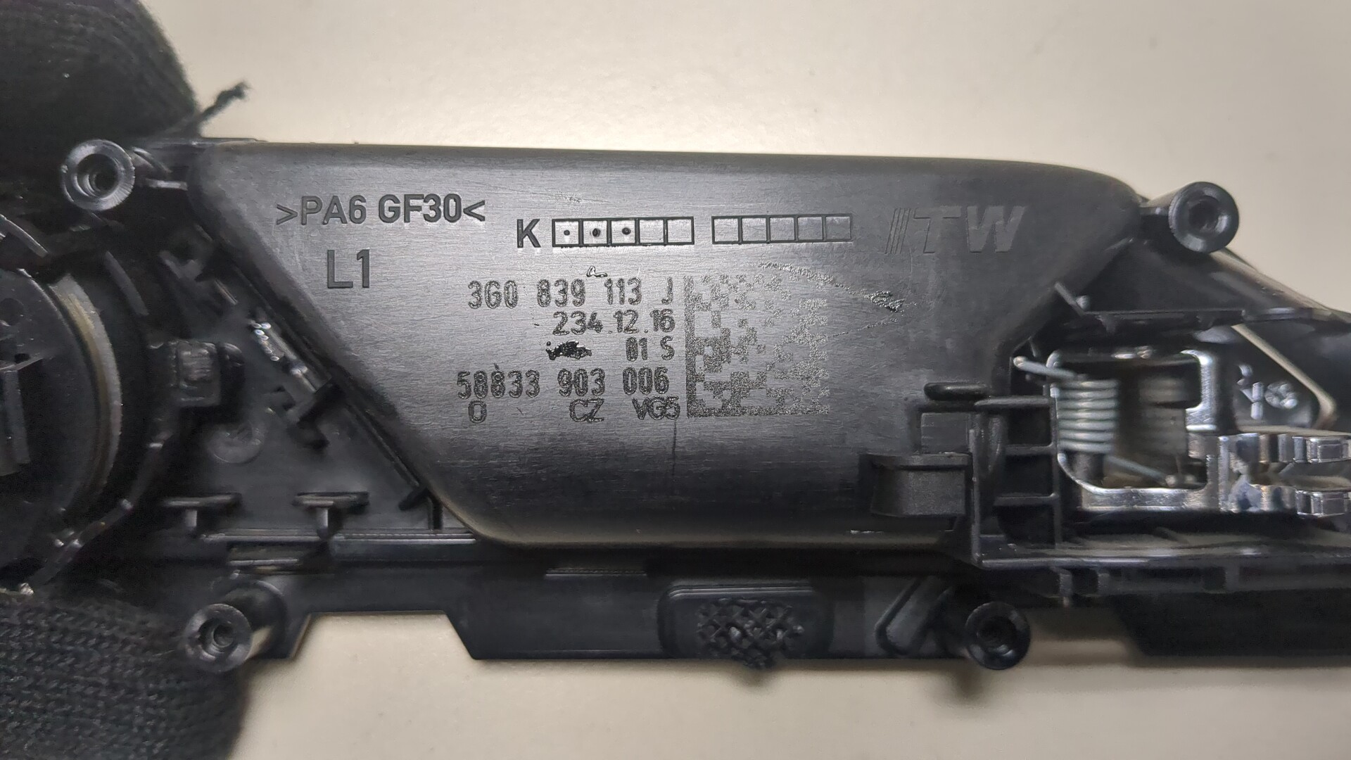 Ручка двери задней внутренняя левая