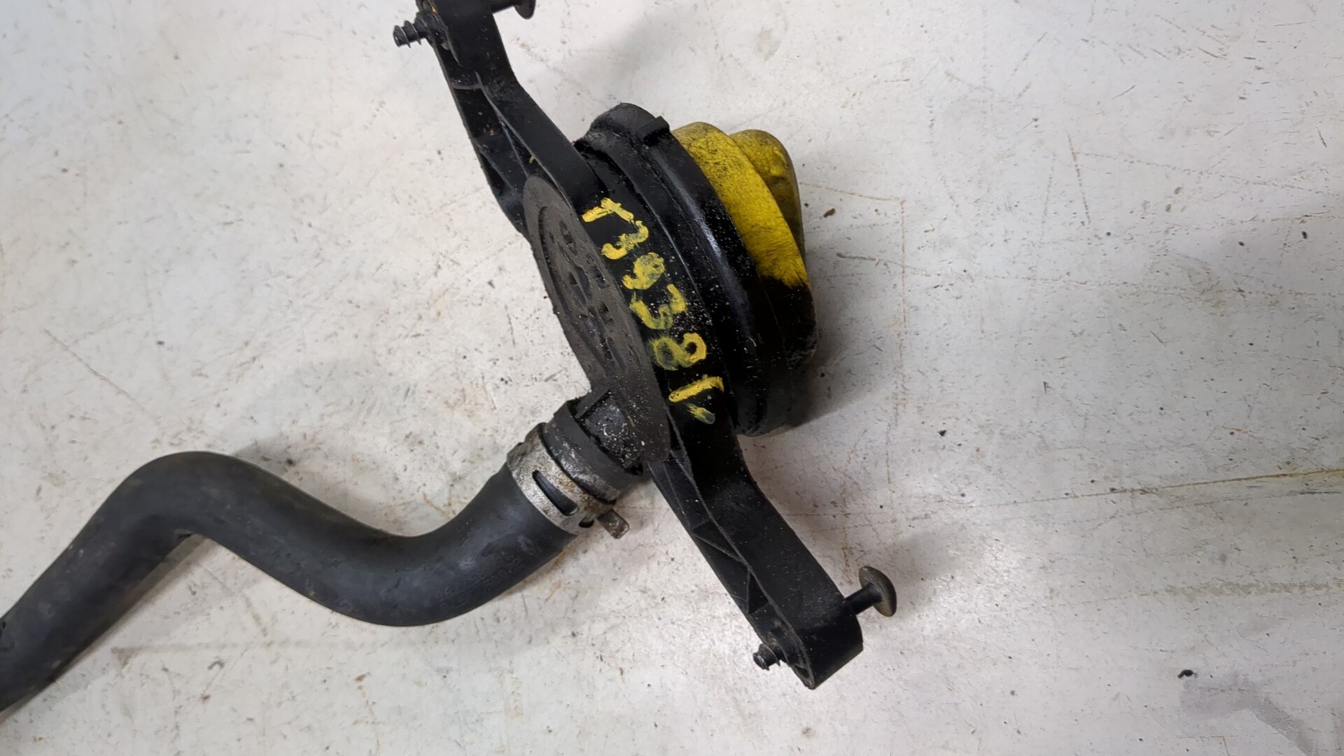 Маслозаливная горловина