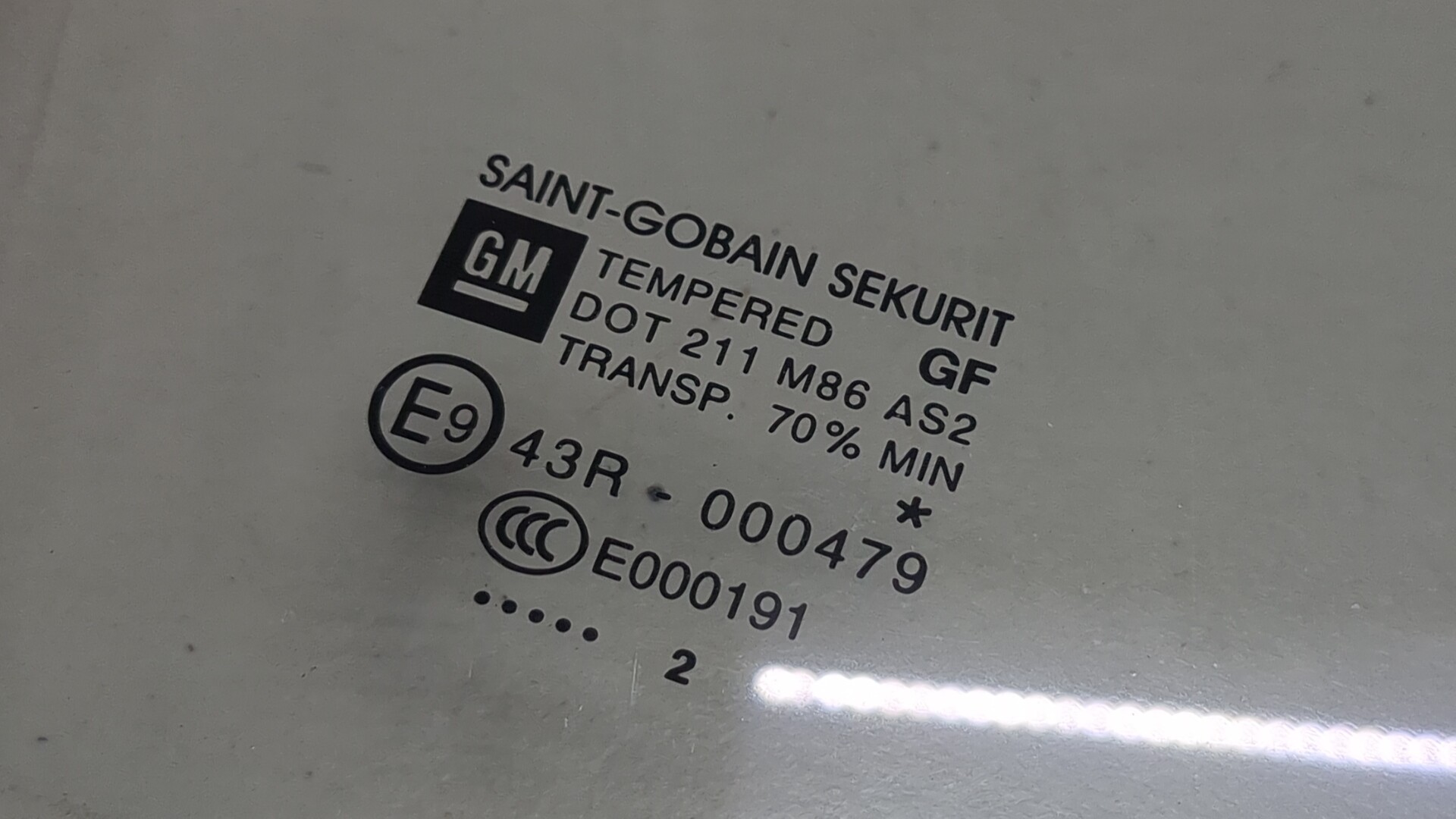 Стекло двери задней правой