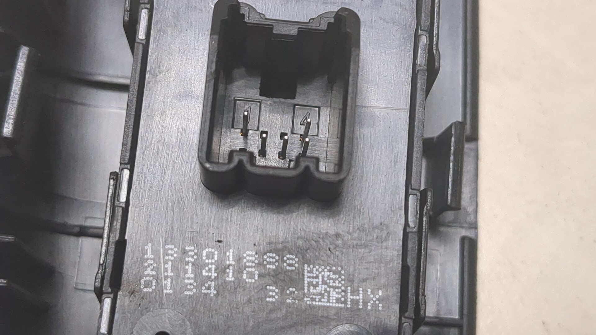 Кнопка стеклоподъемника