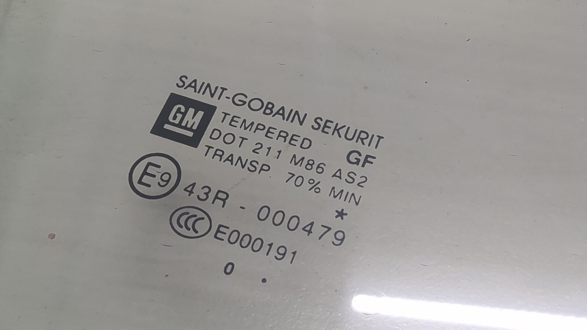 Стекло двери задней правой