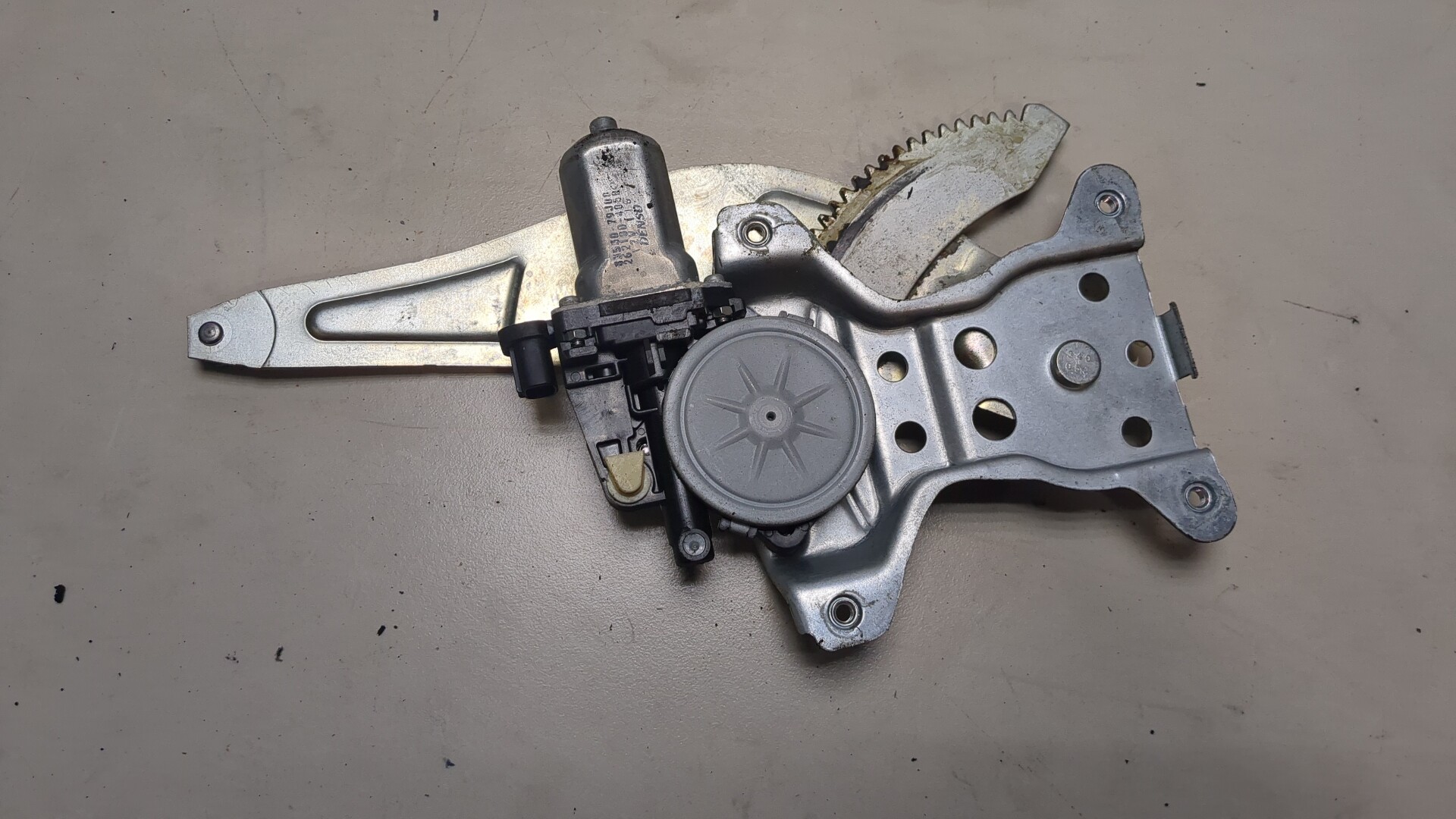 Стеклоподъемник электр. задний правый