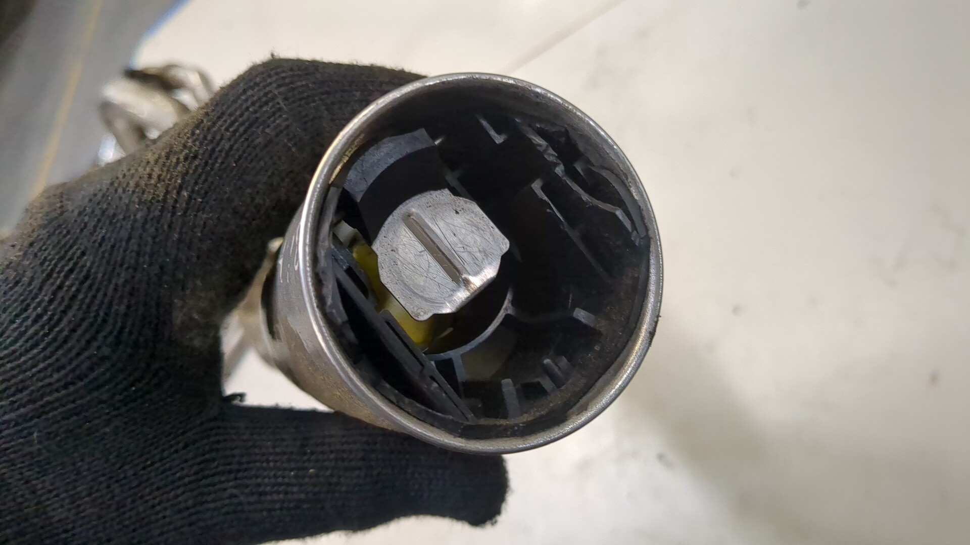 Горловина топливного бака