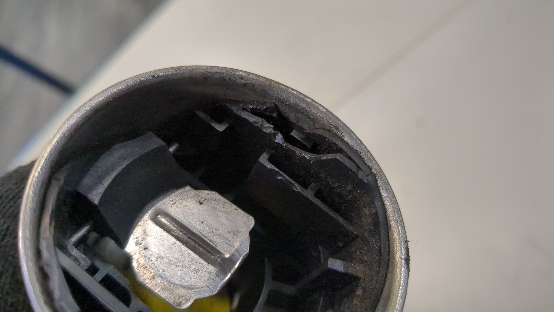 Горловина топливного бака