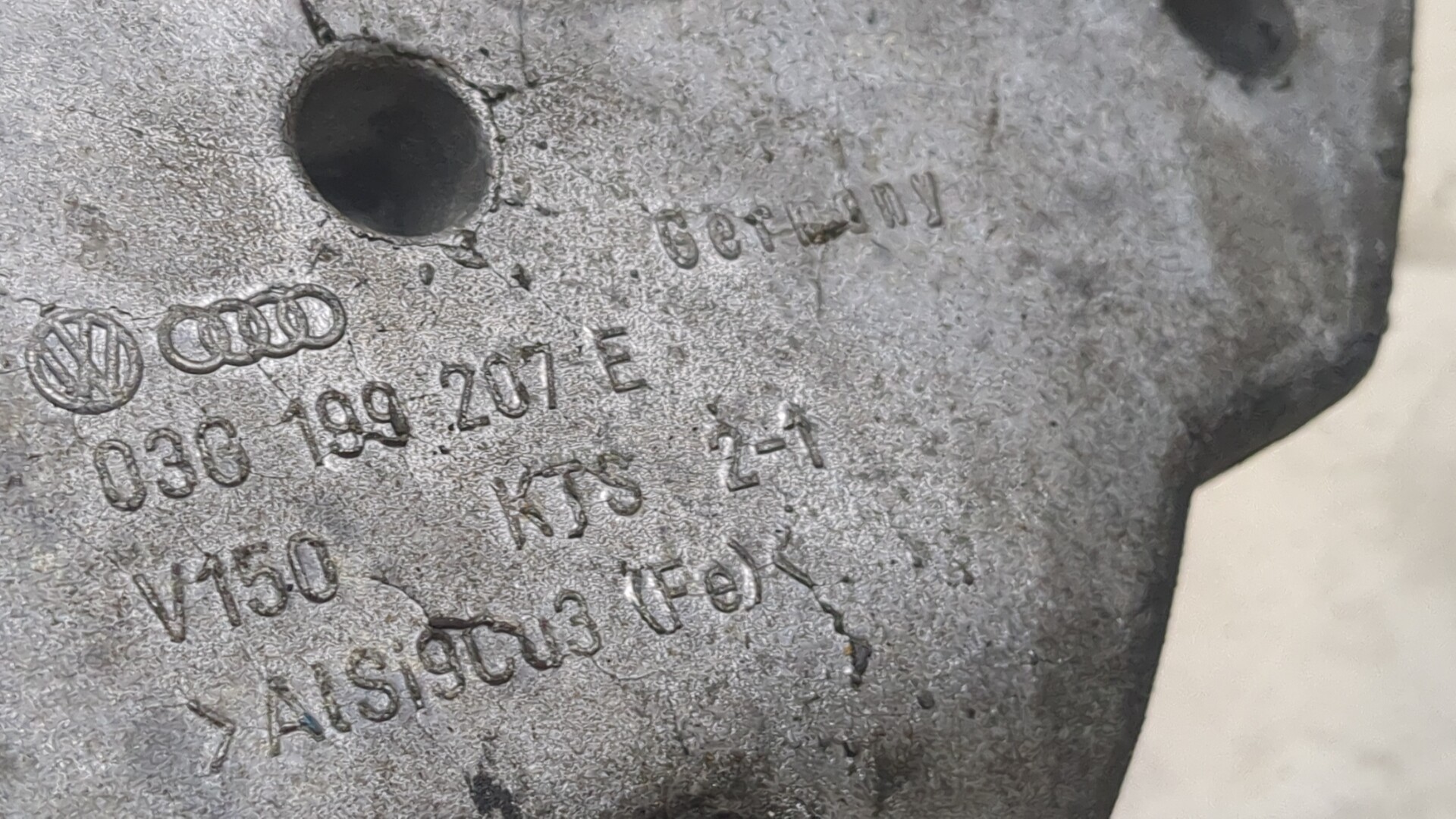 Кронштейн двигателя