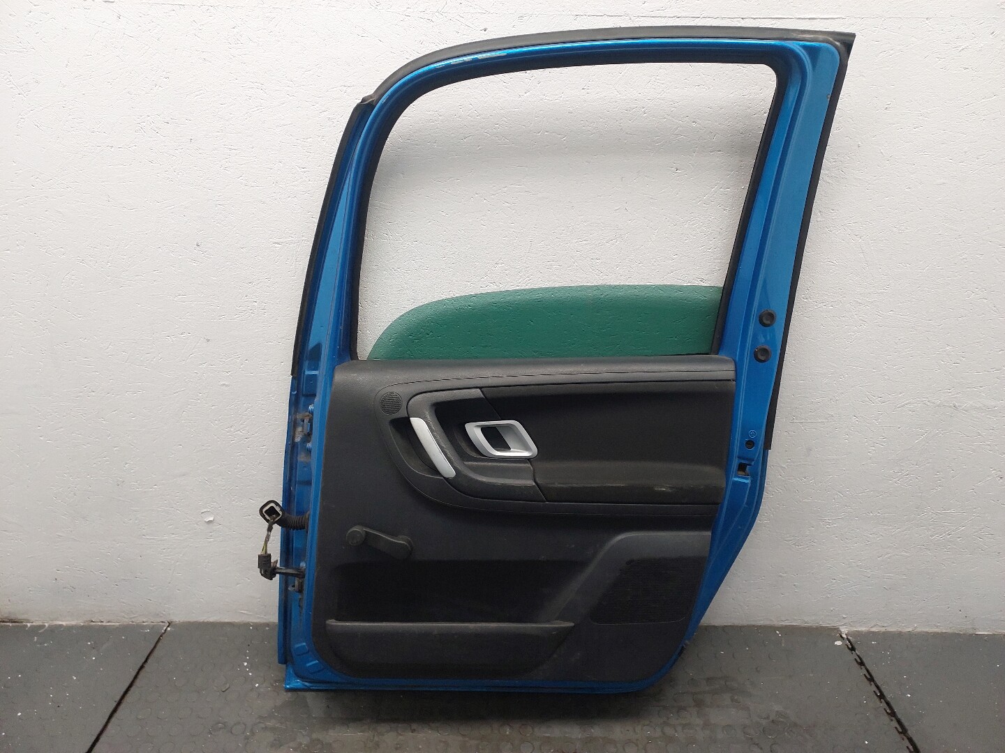 Дверь задняя правая