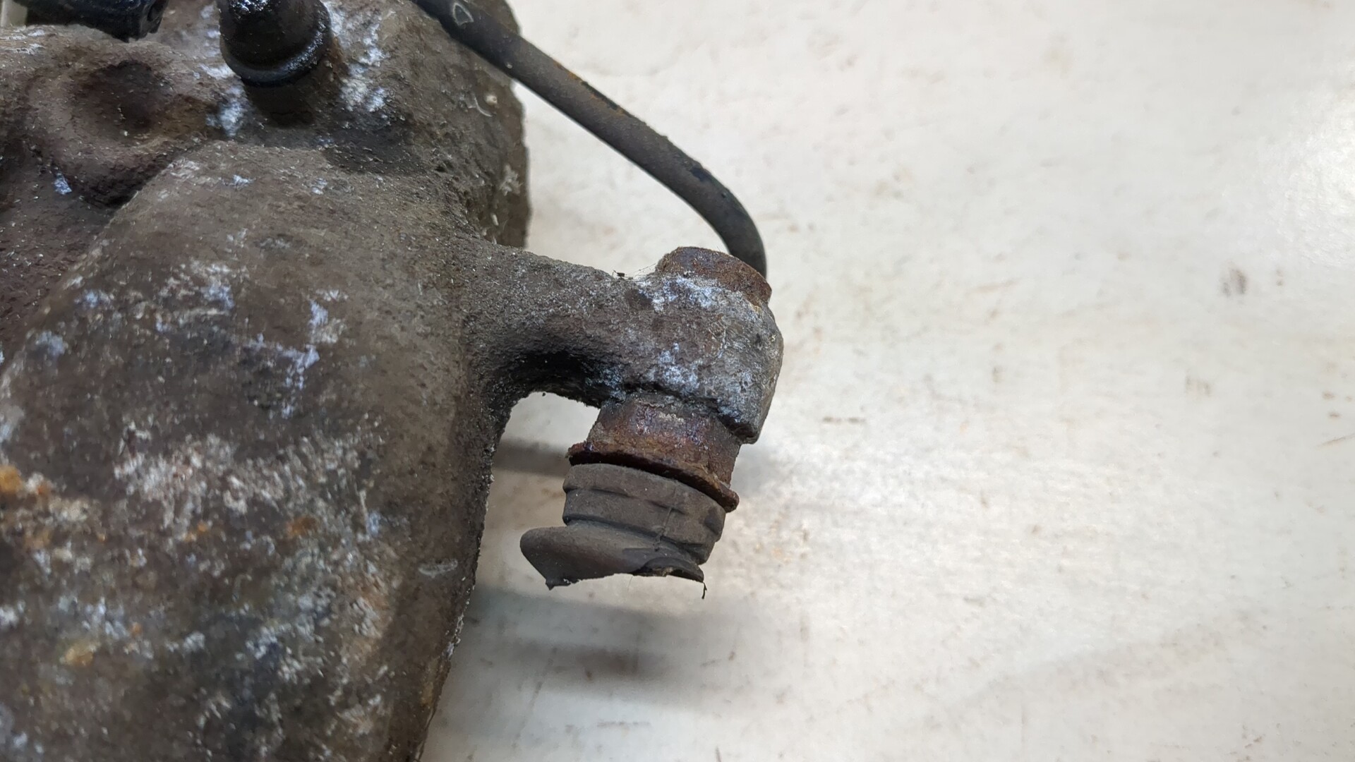 Суппорт задний правый