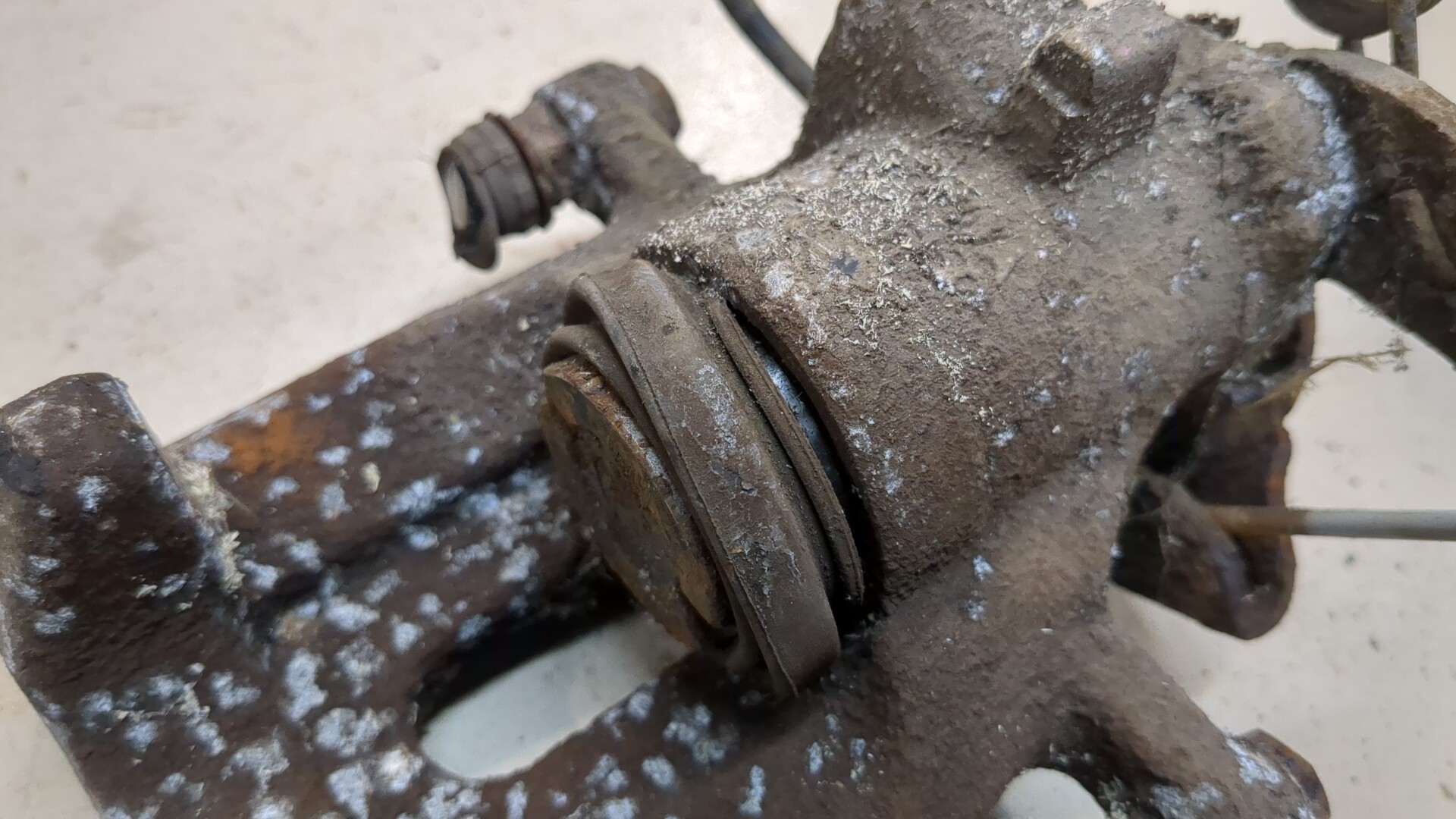 Суппорт задний правый