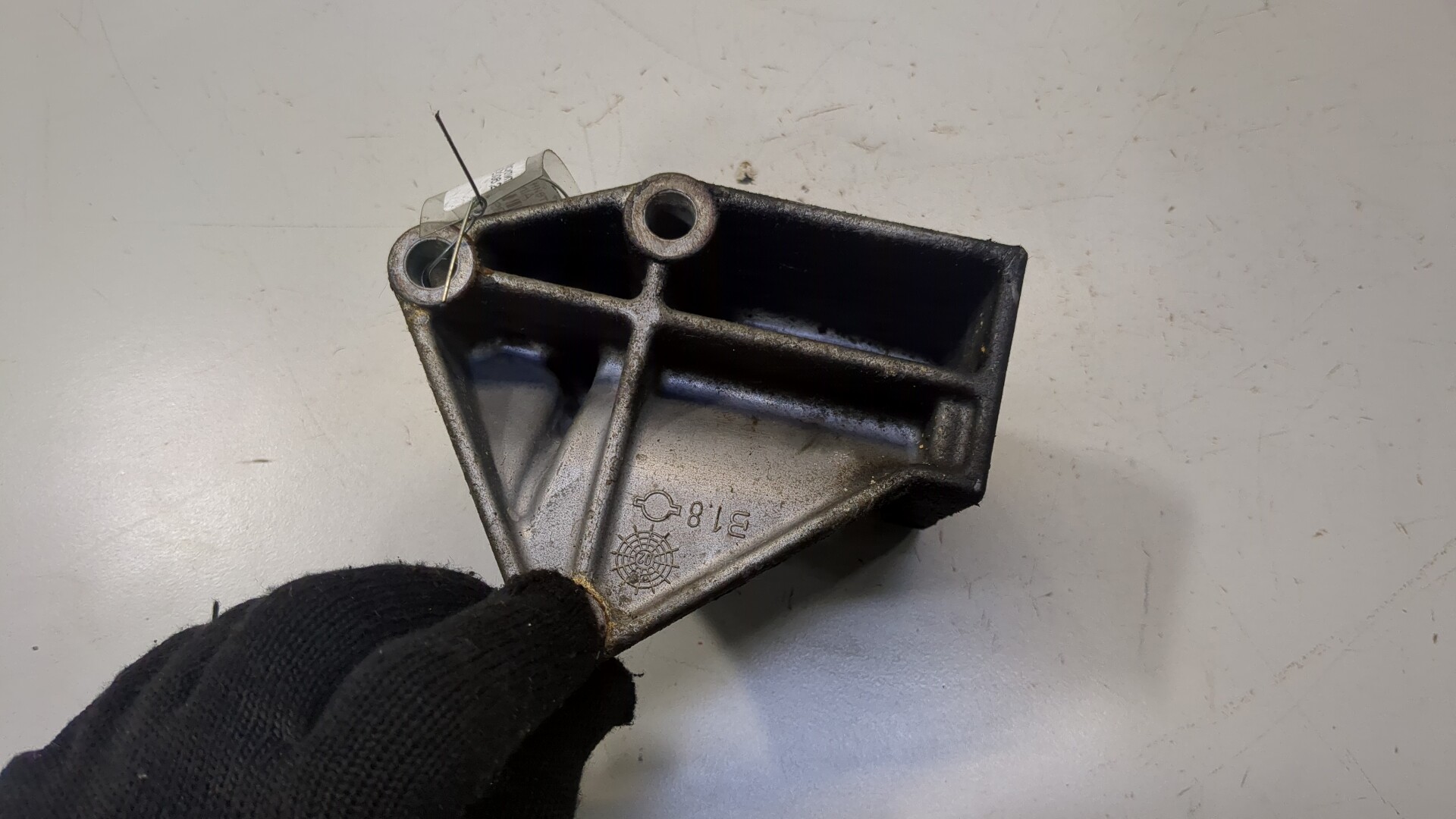 Кронштейн ГУР