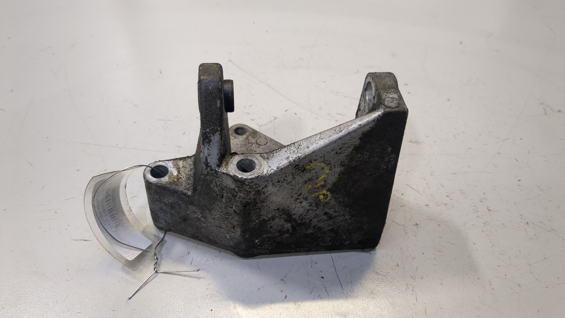 Кронштейн ГУР