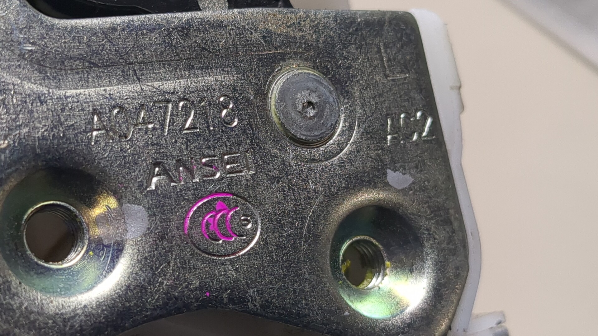 Замок двери задней левой