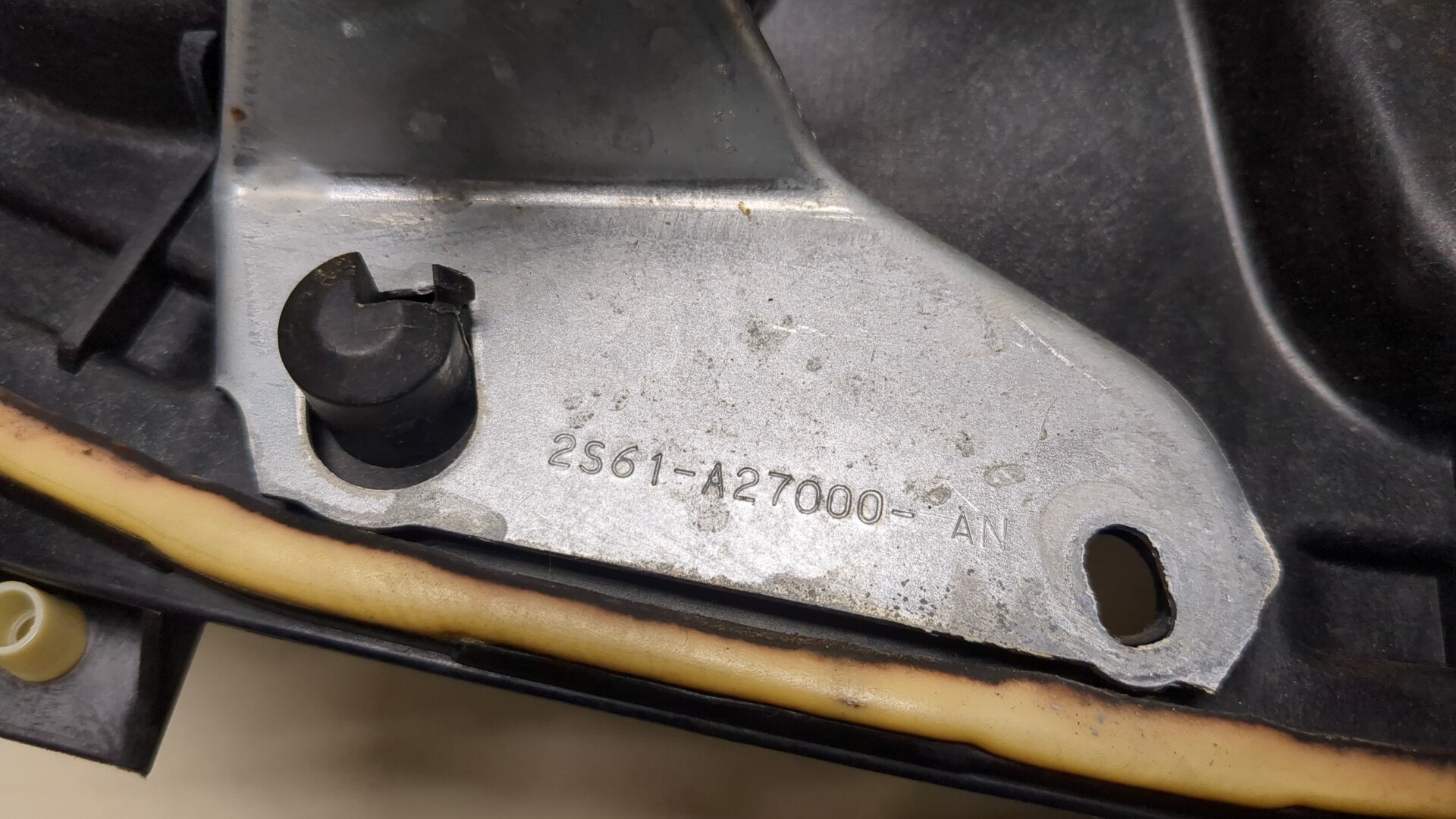 Стеклоподъемник механ. задний правый