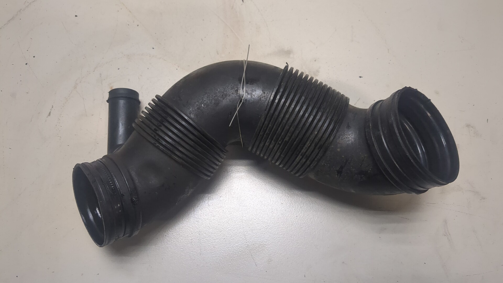 Патрубок воздушного фильтра