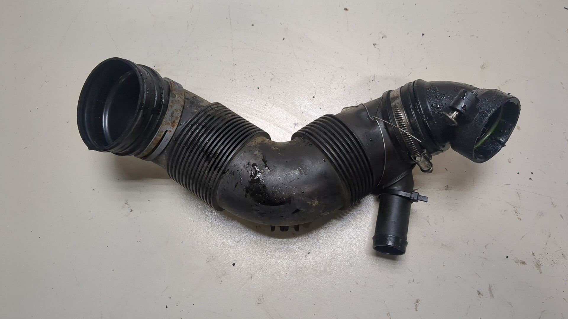 Патрубок воздушного фильтра