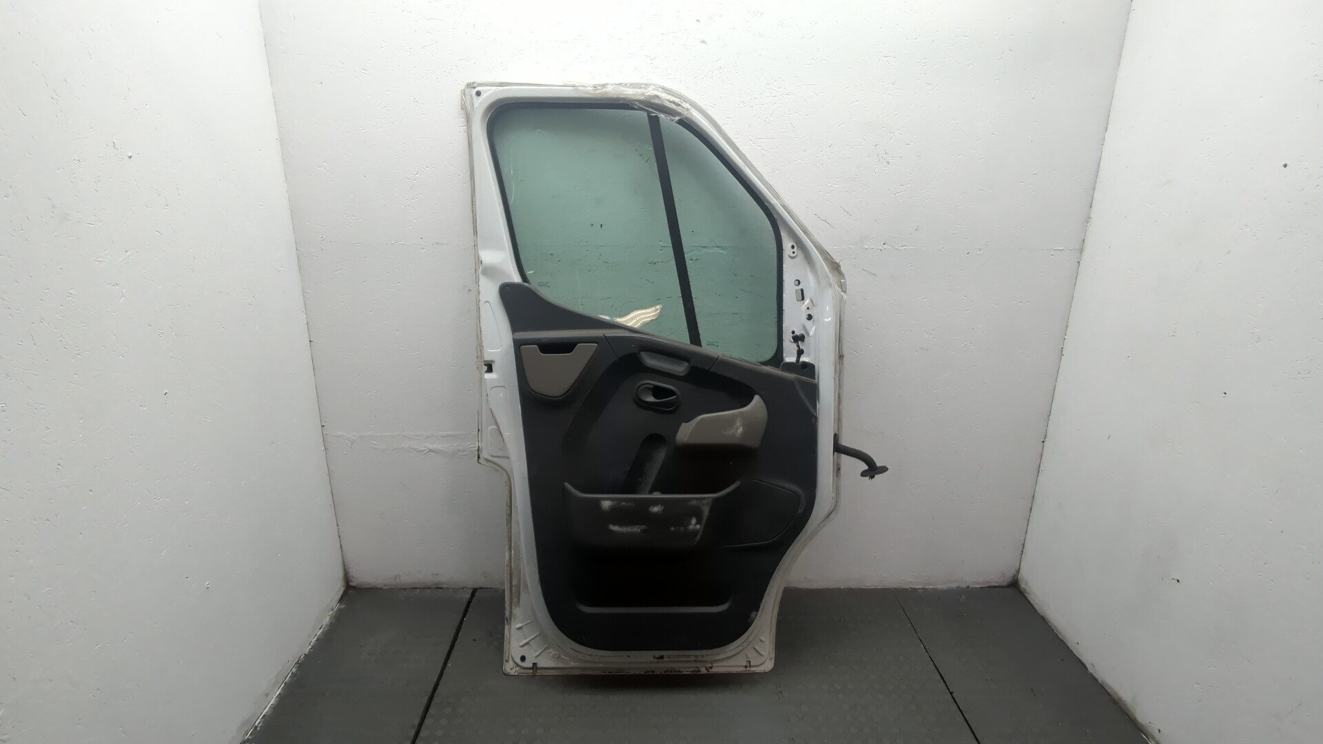 Дверь передняя левая