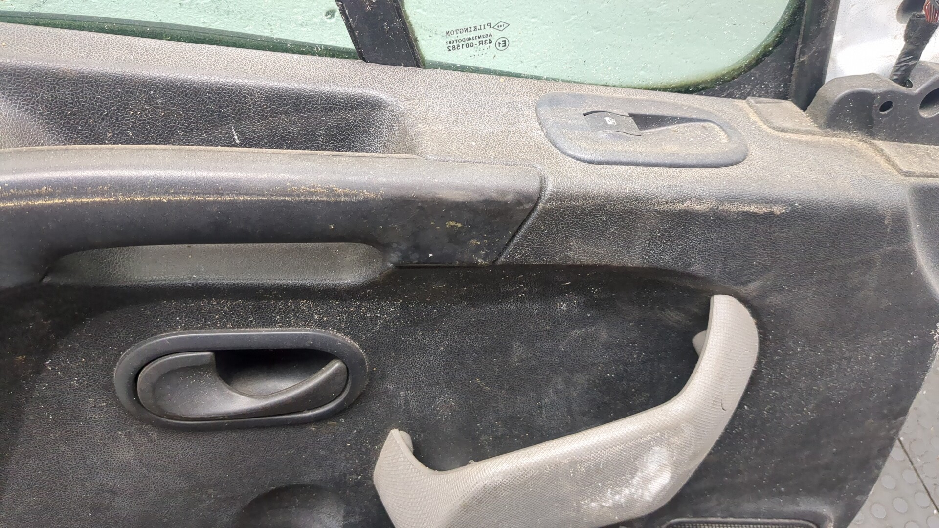 Дверь передняя левая