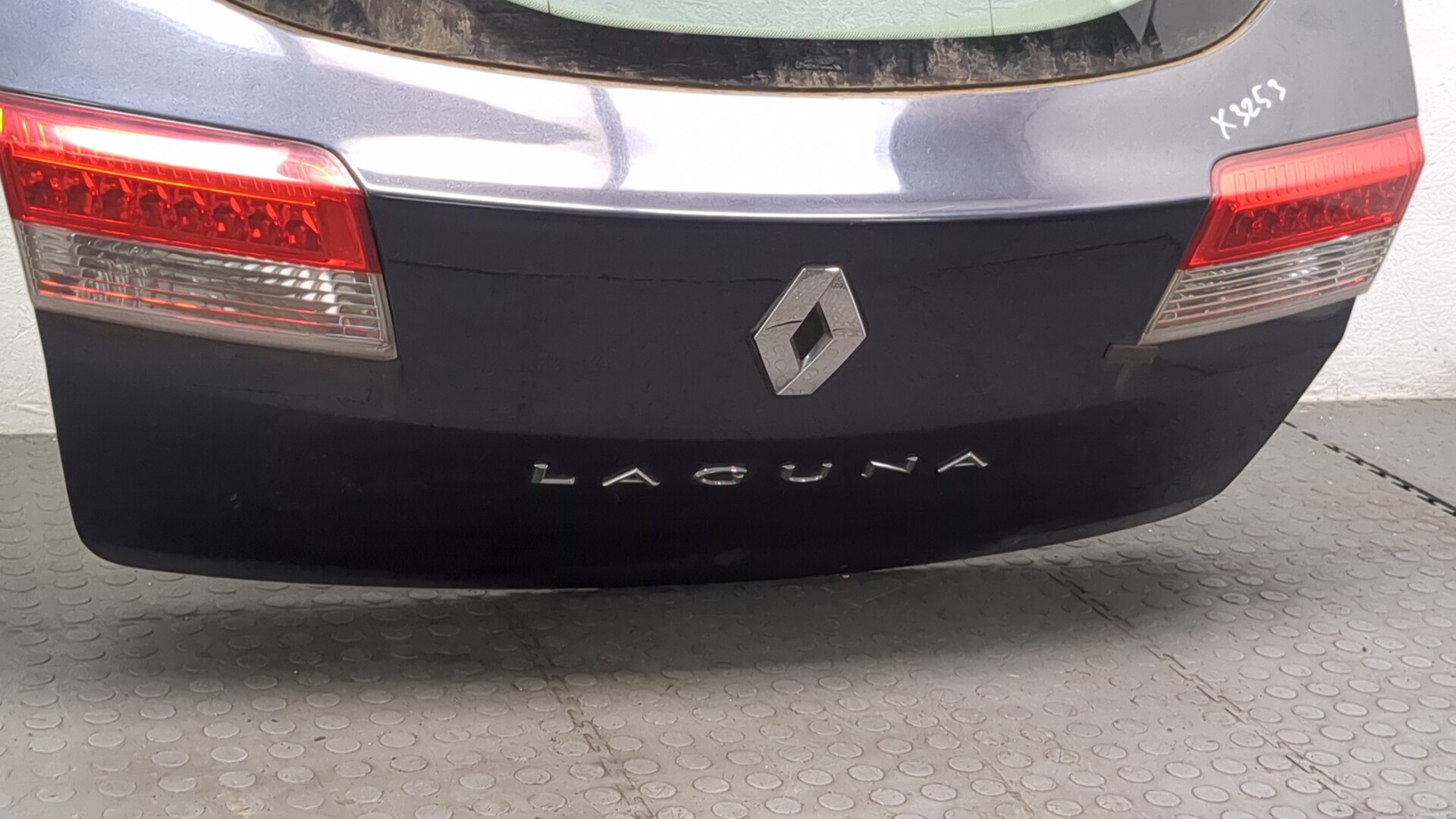 Дверь багажника