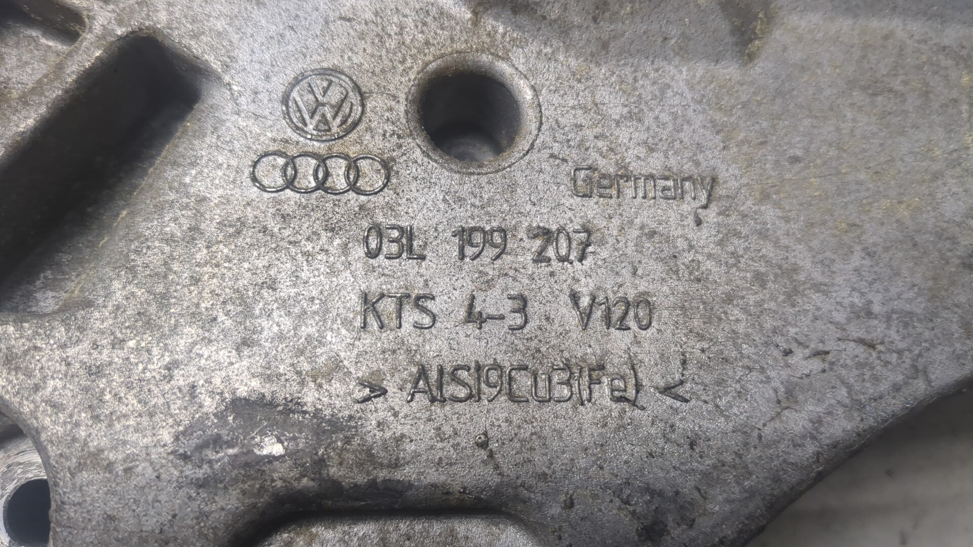 Кронштейн двигателя