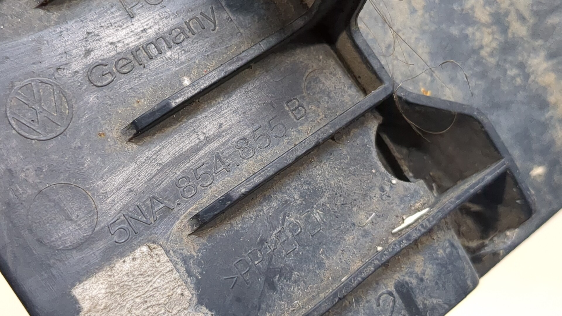 Брызговик задний левый