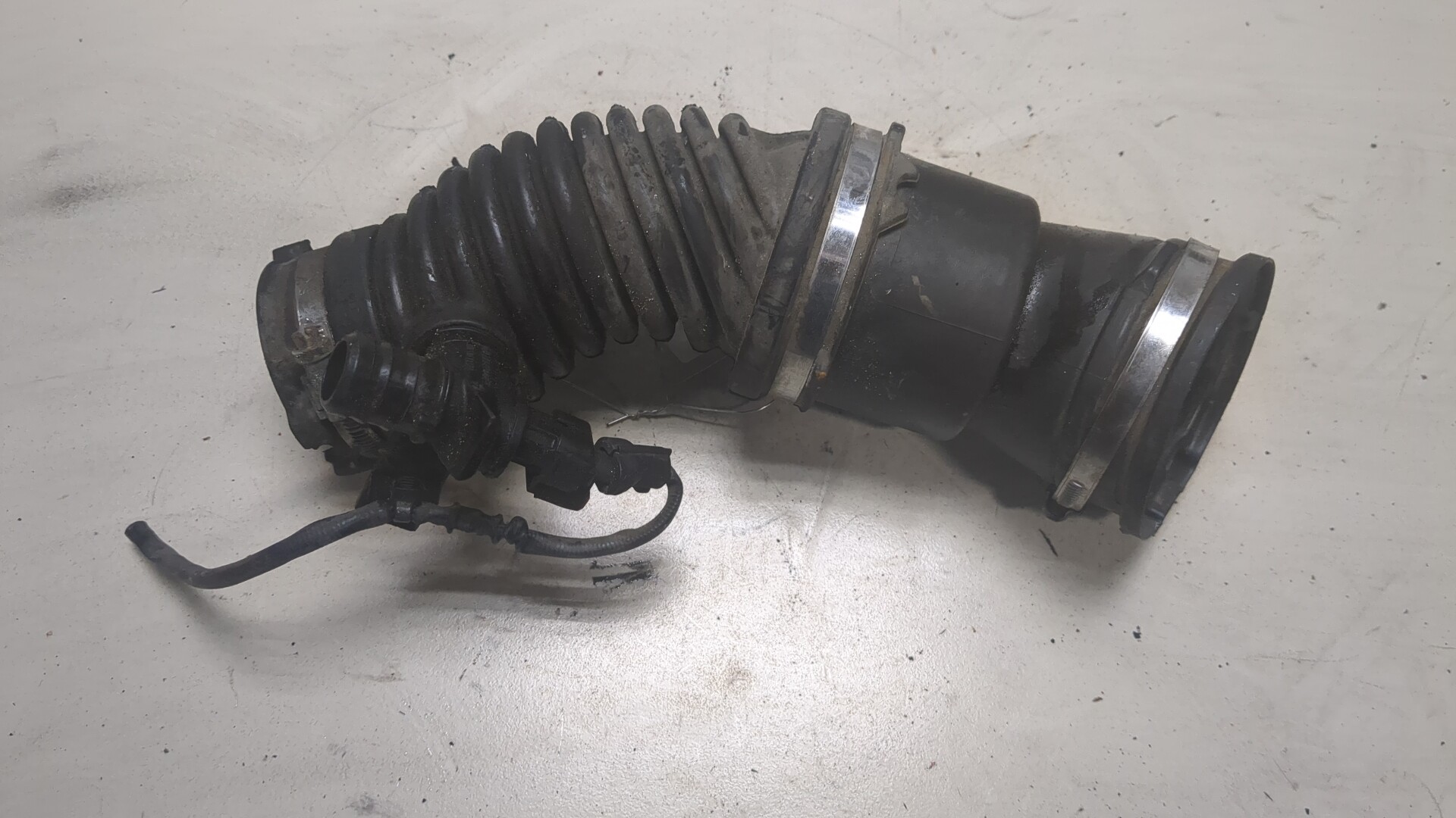 Патрубок воздушного фильтра