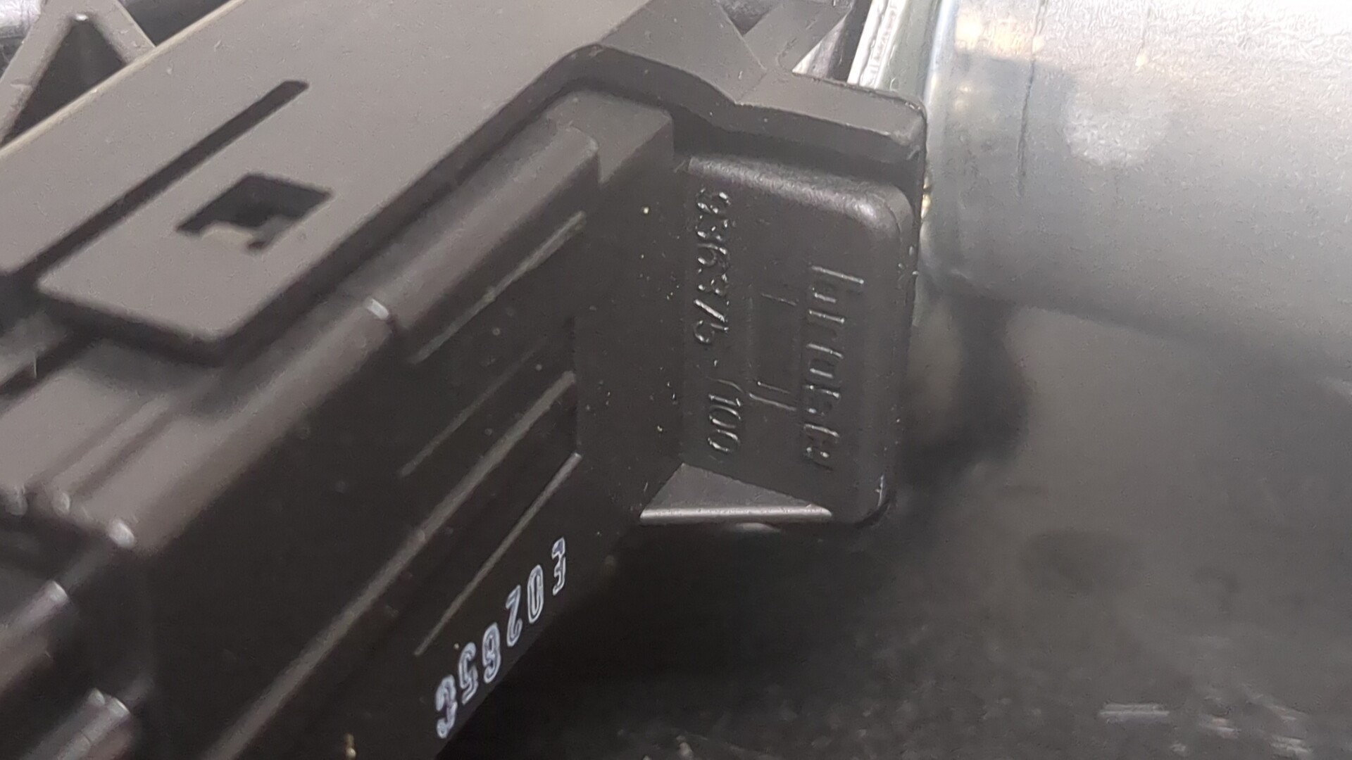 Стеклоподъемник электр. задний правый