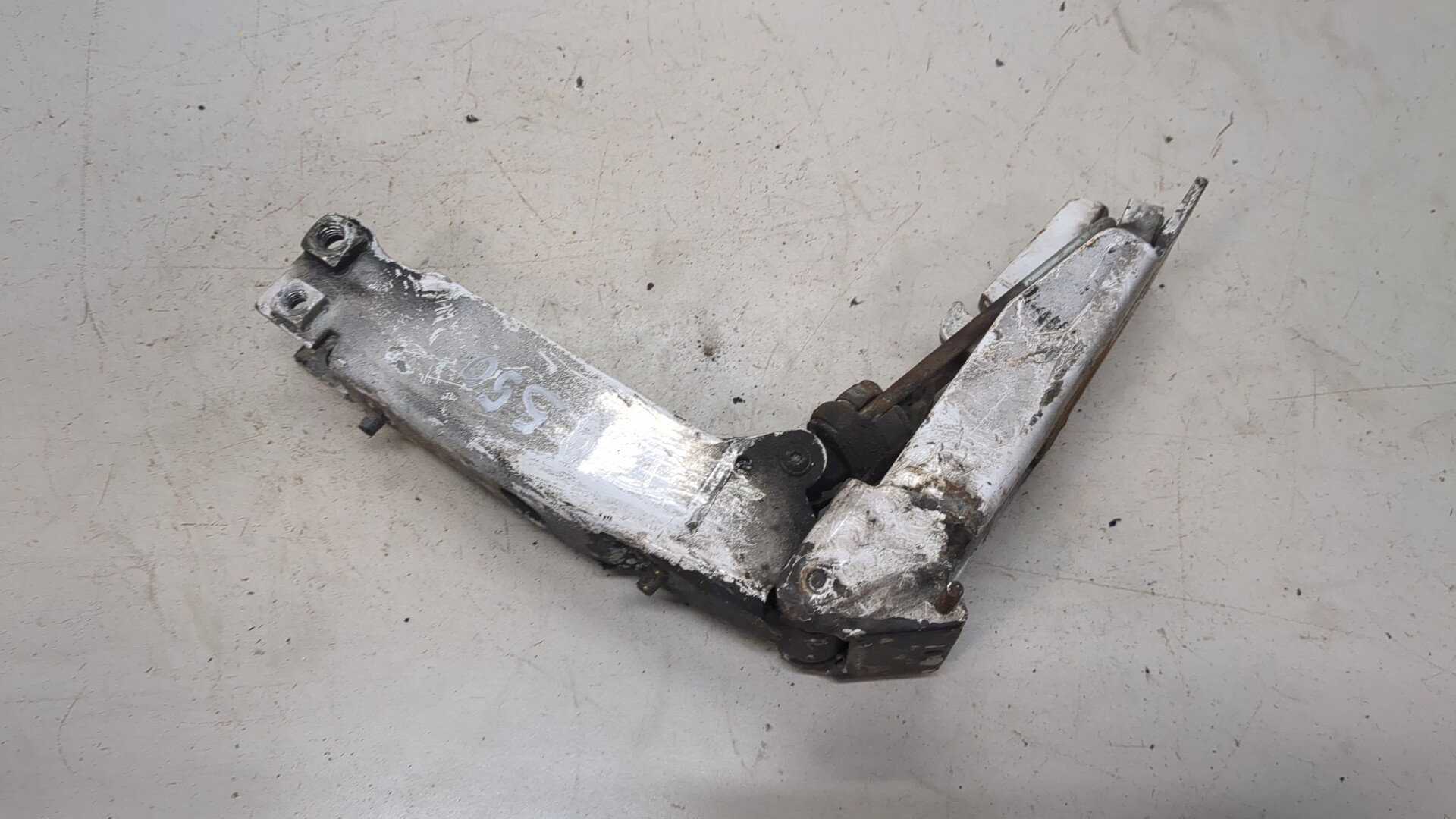 Петля двери задней