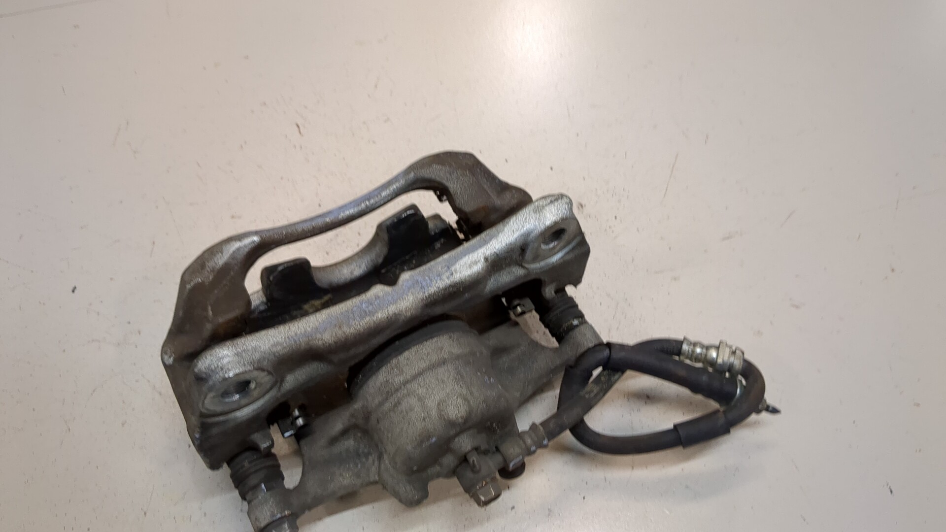 Суппорт передний левый