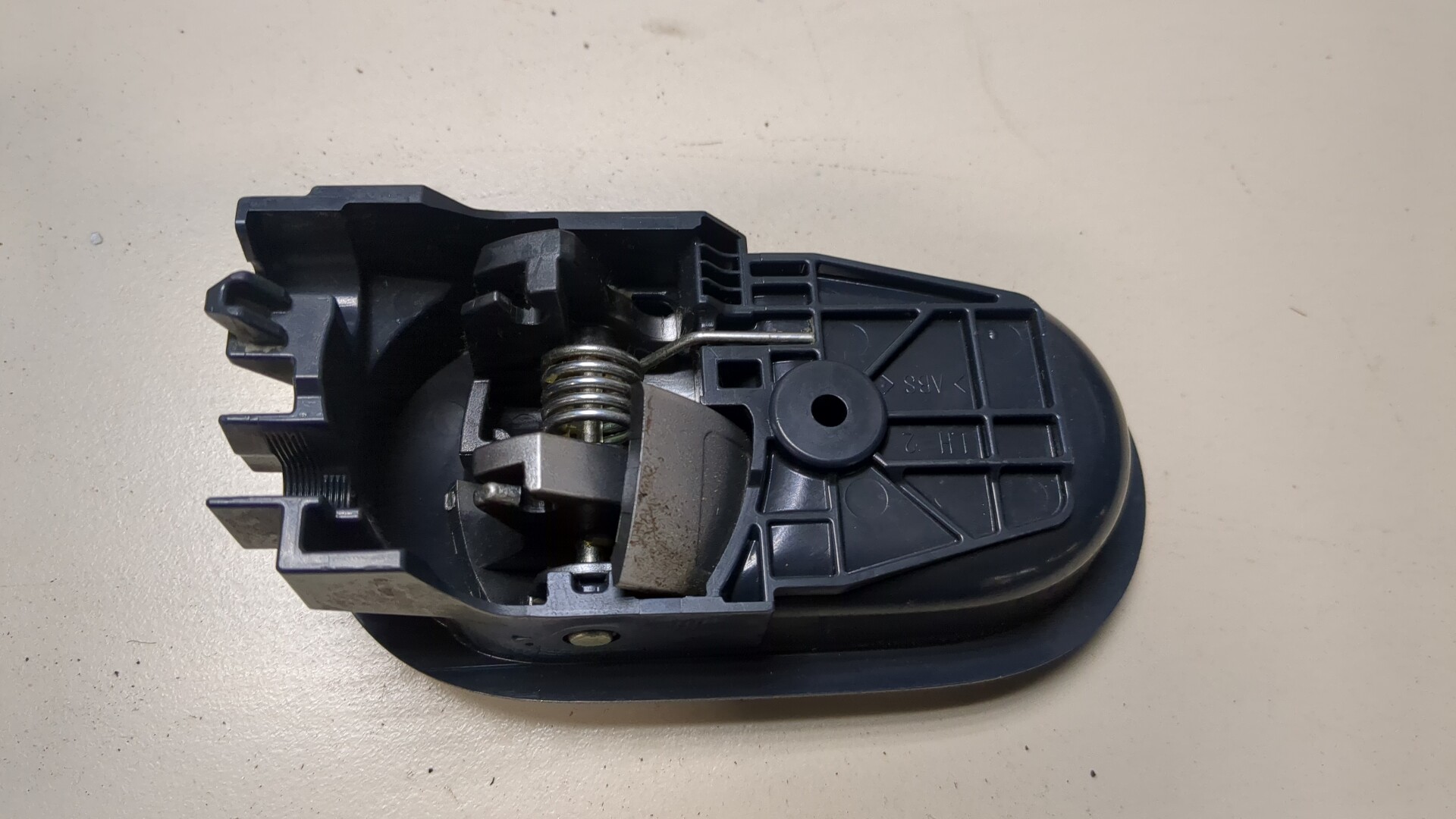 Ручка двери передней внутренняя левая