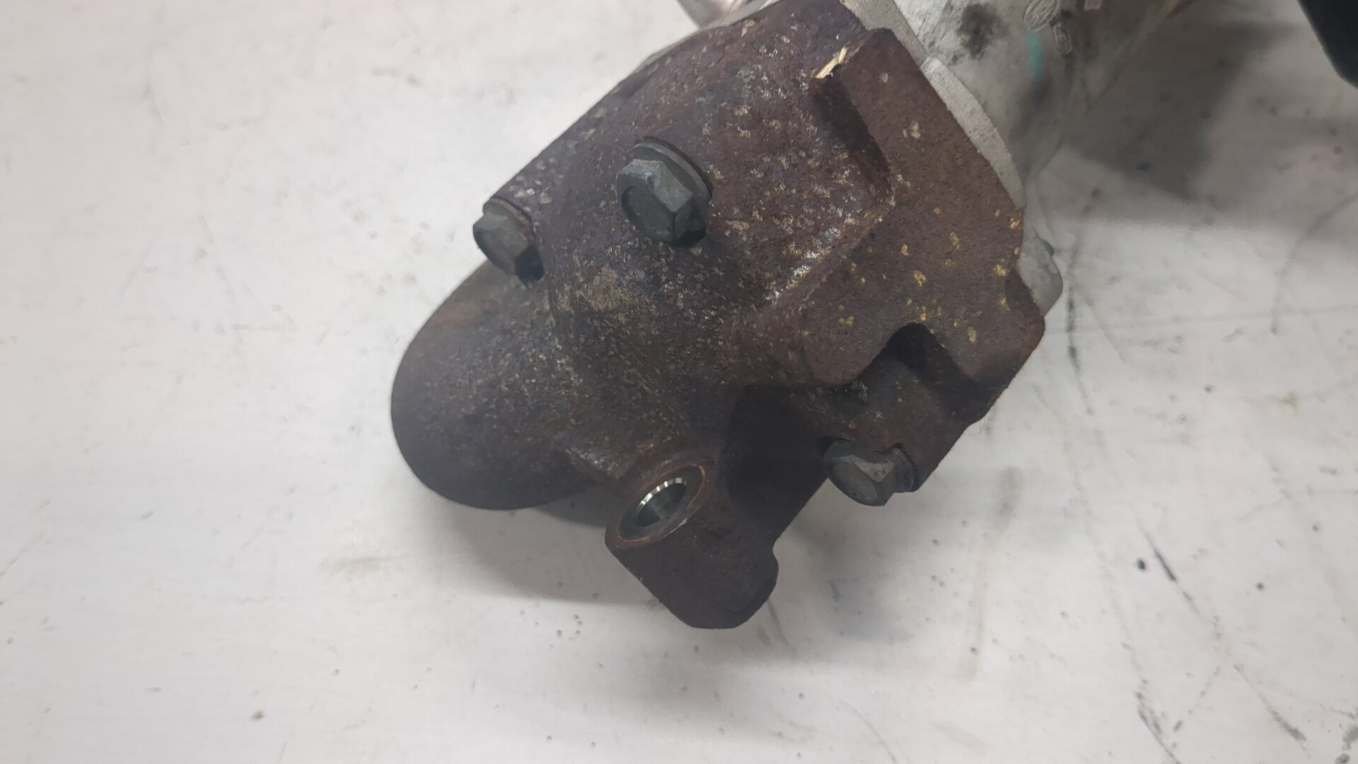 Тройник вентиляции картерных газов