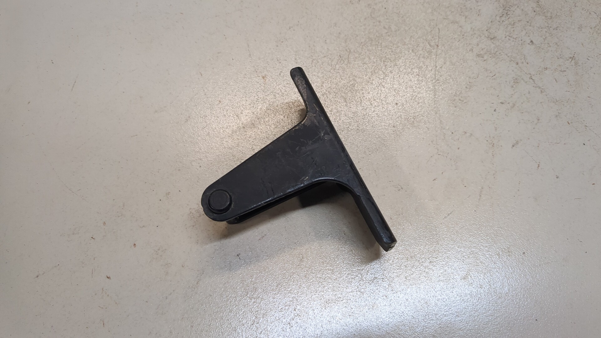 Петля капота