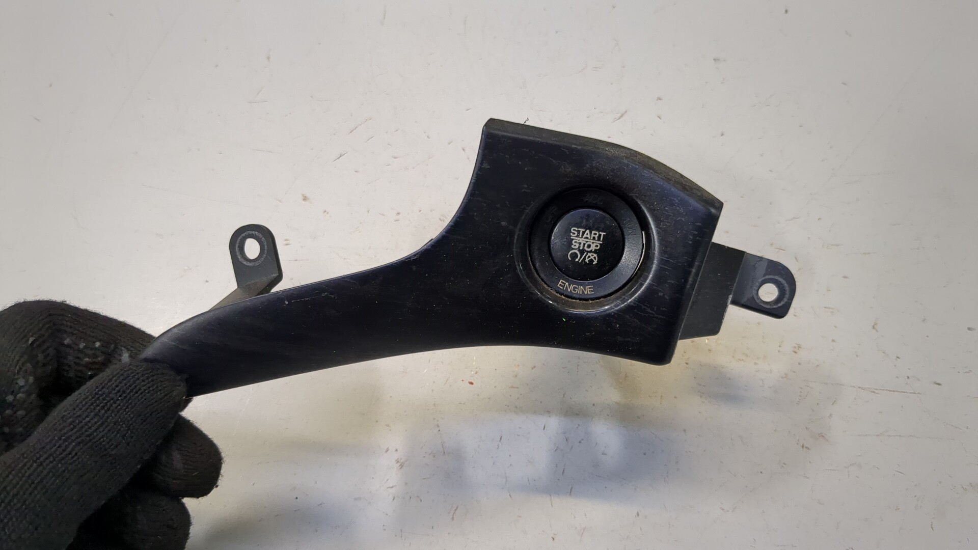 Кнопка запуска двигателя