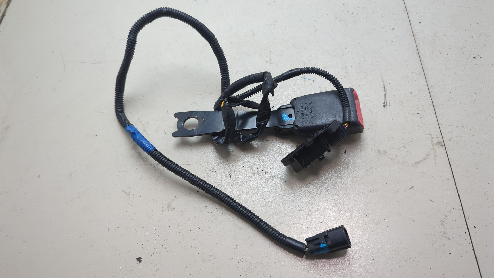 Ответная часть ремня безопасности