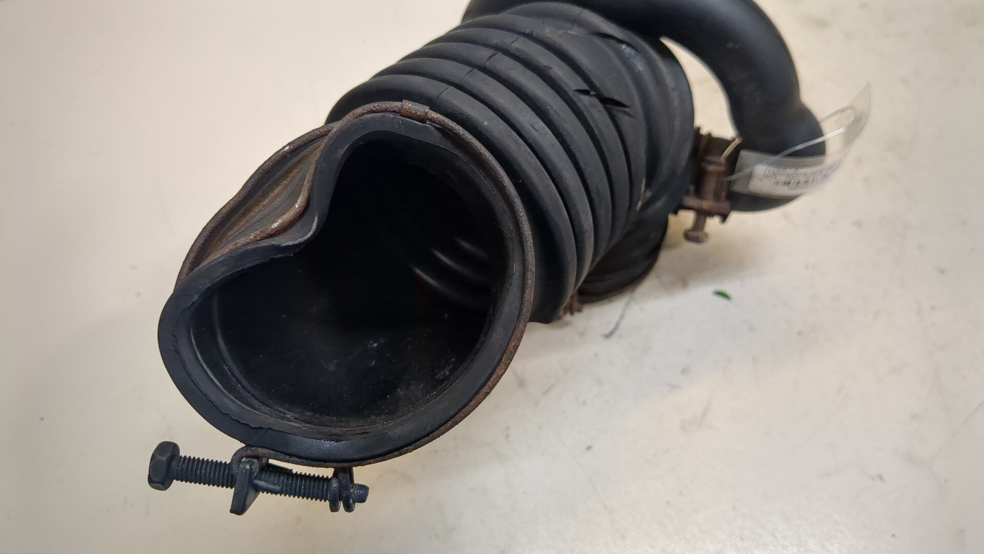 Патрубок воздушного фильтра