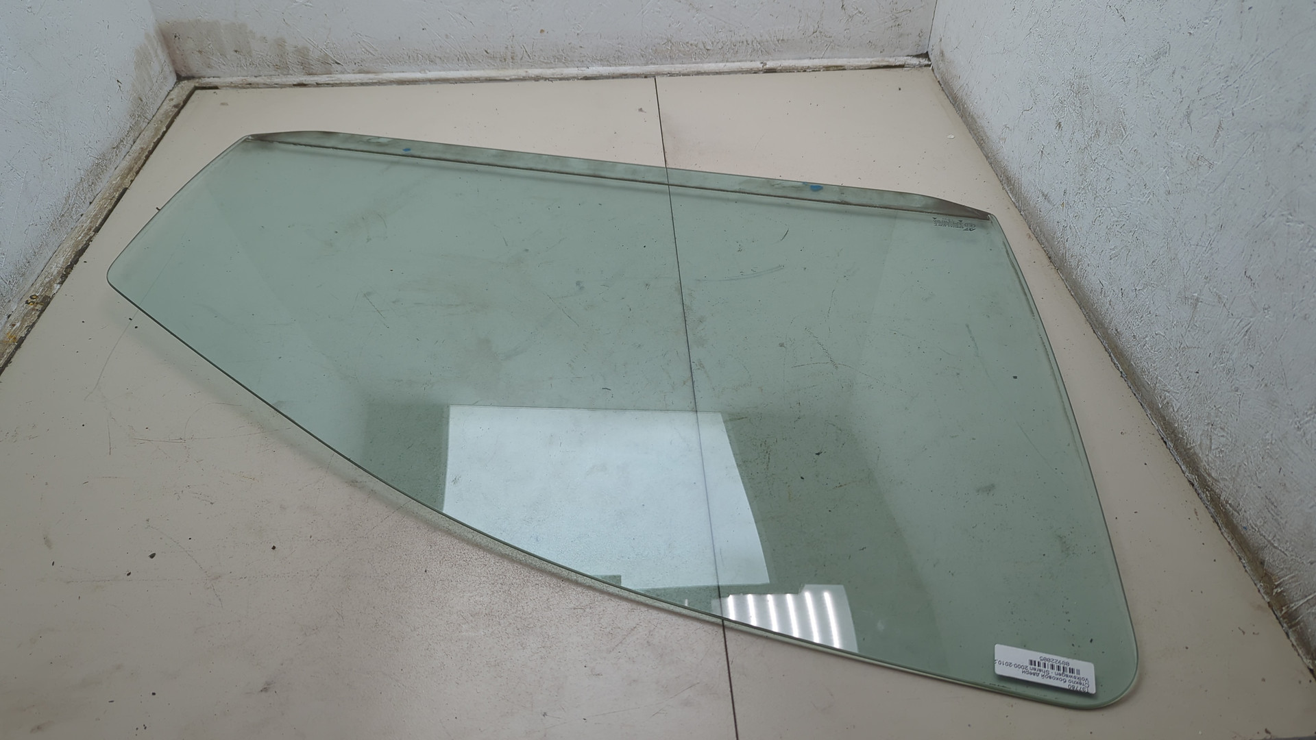 Стекло двери передней правой