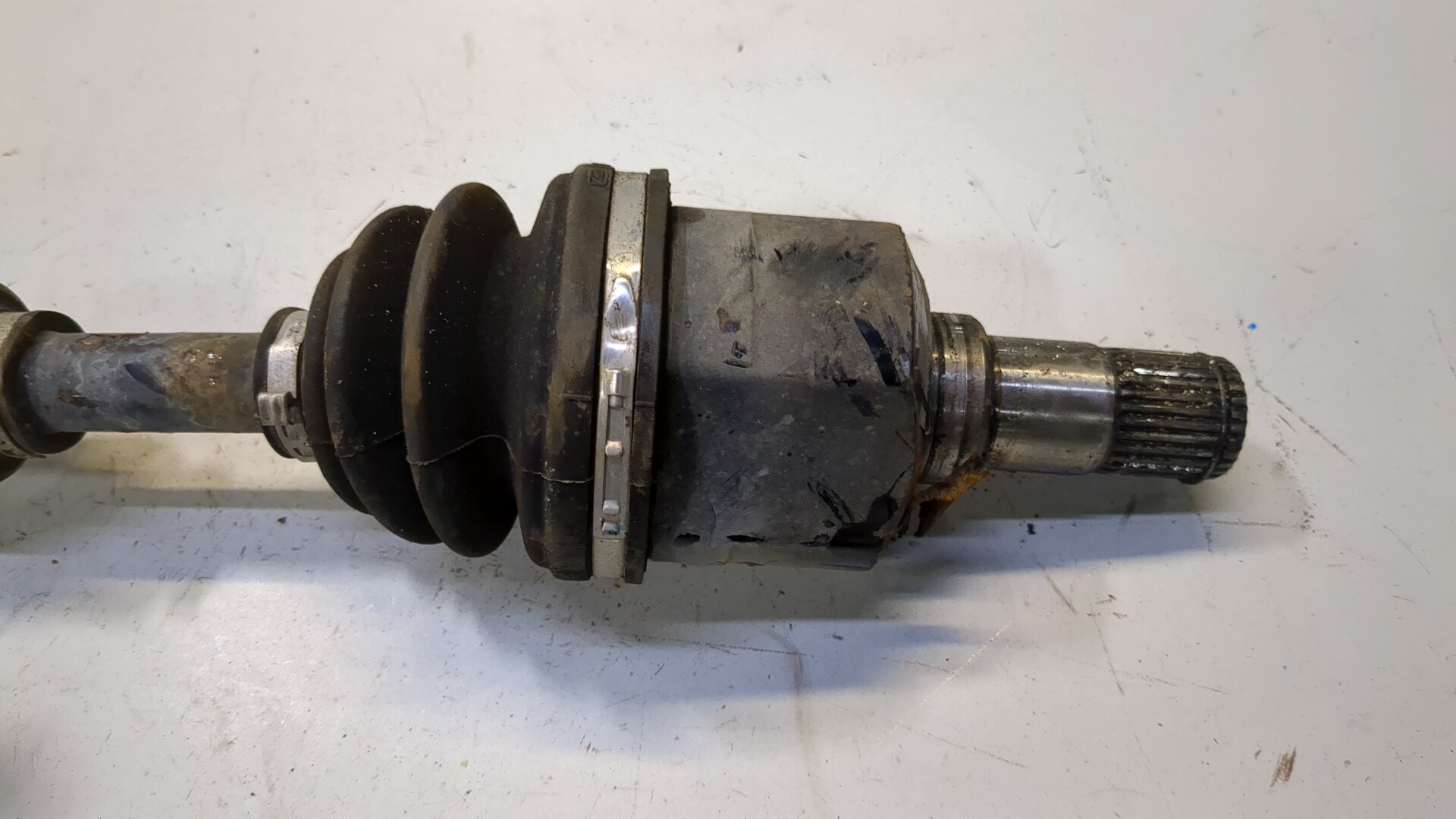 Полуось передняя левая