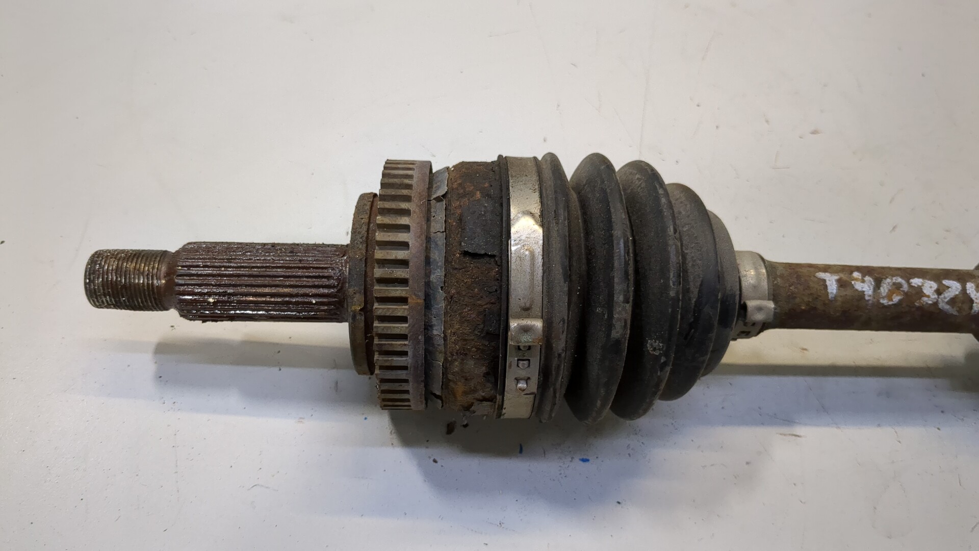 Полуось передняя левая