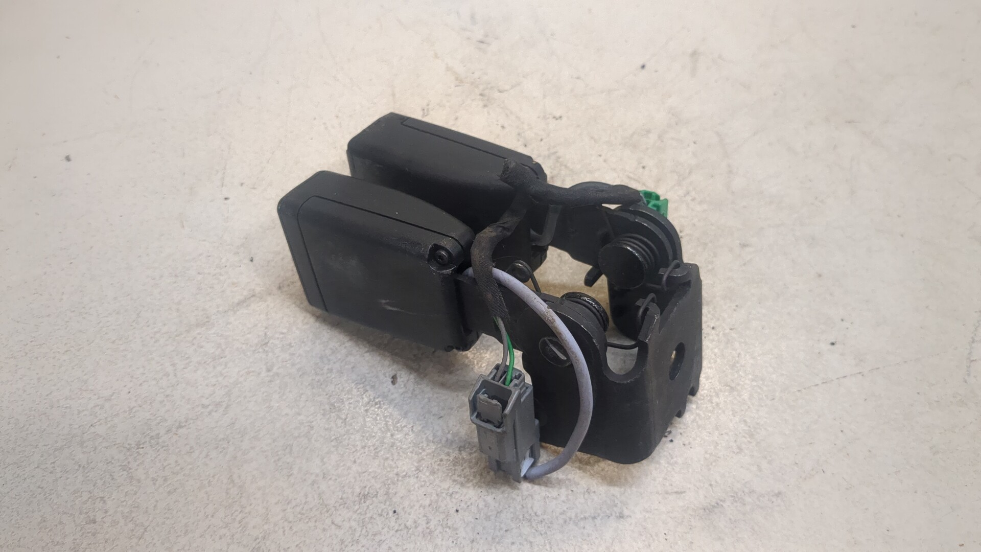 Ответная часть ремня безопасности