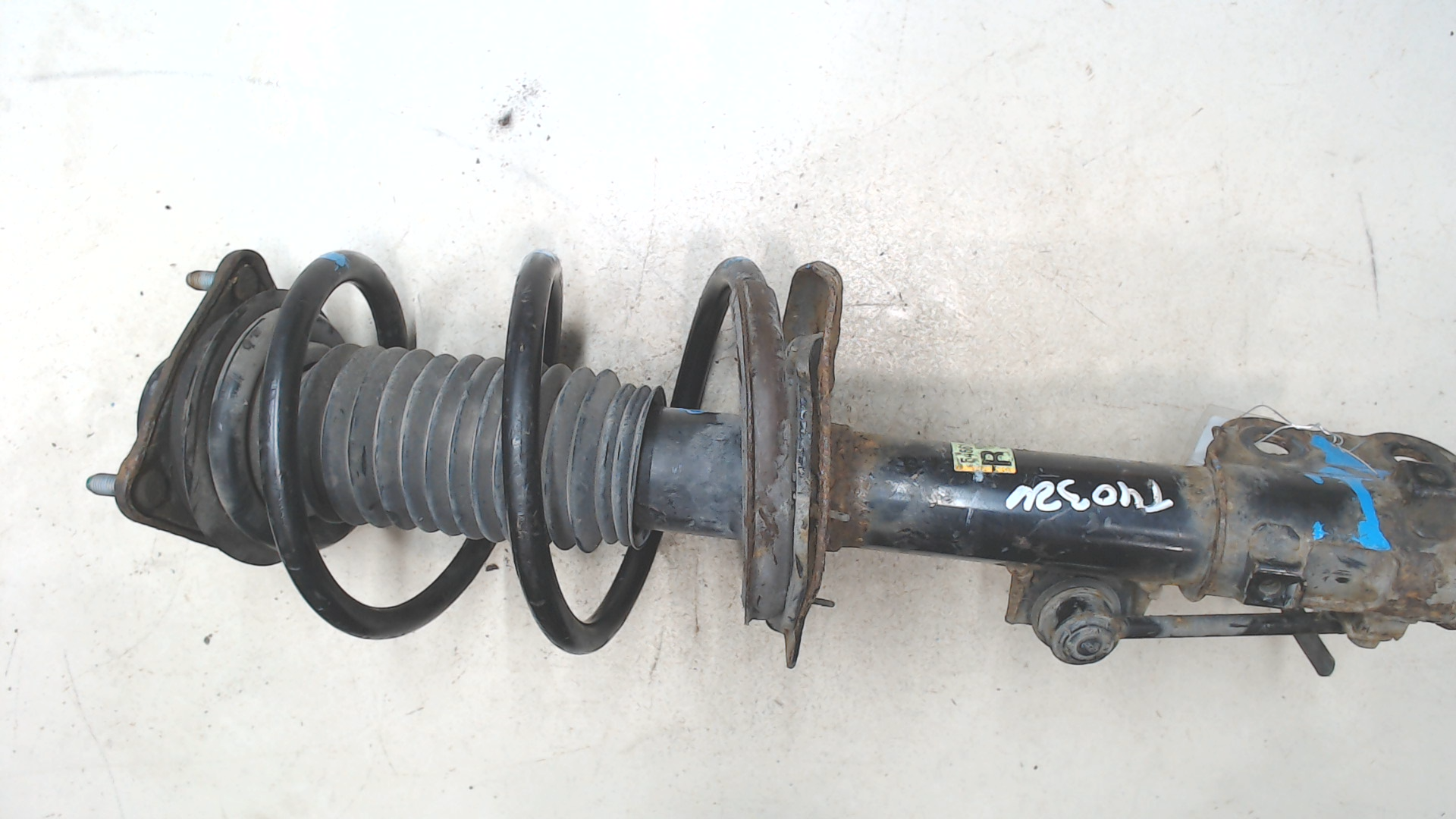 Амортизатор передний правый