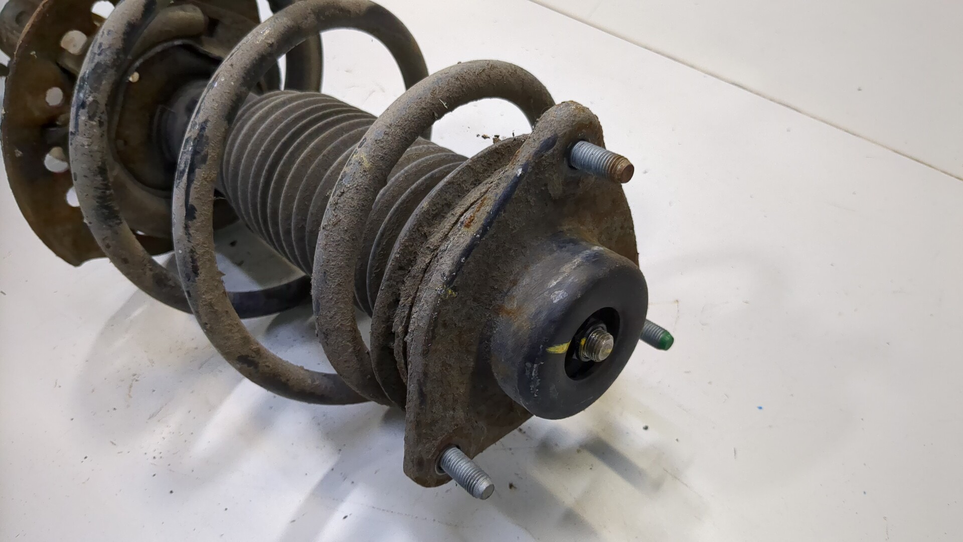 Амортизатор передний правый