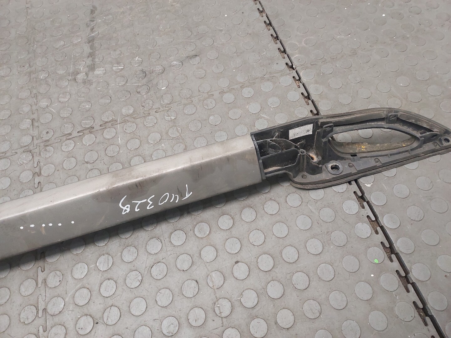 Рейлинг (релинг) правый (планка на крышу)