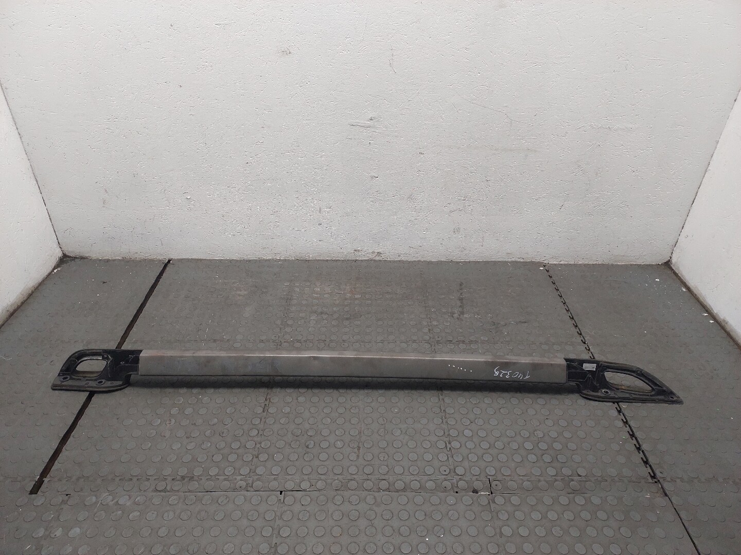 Рейлинг (релинг) правый (планка на крышу)