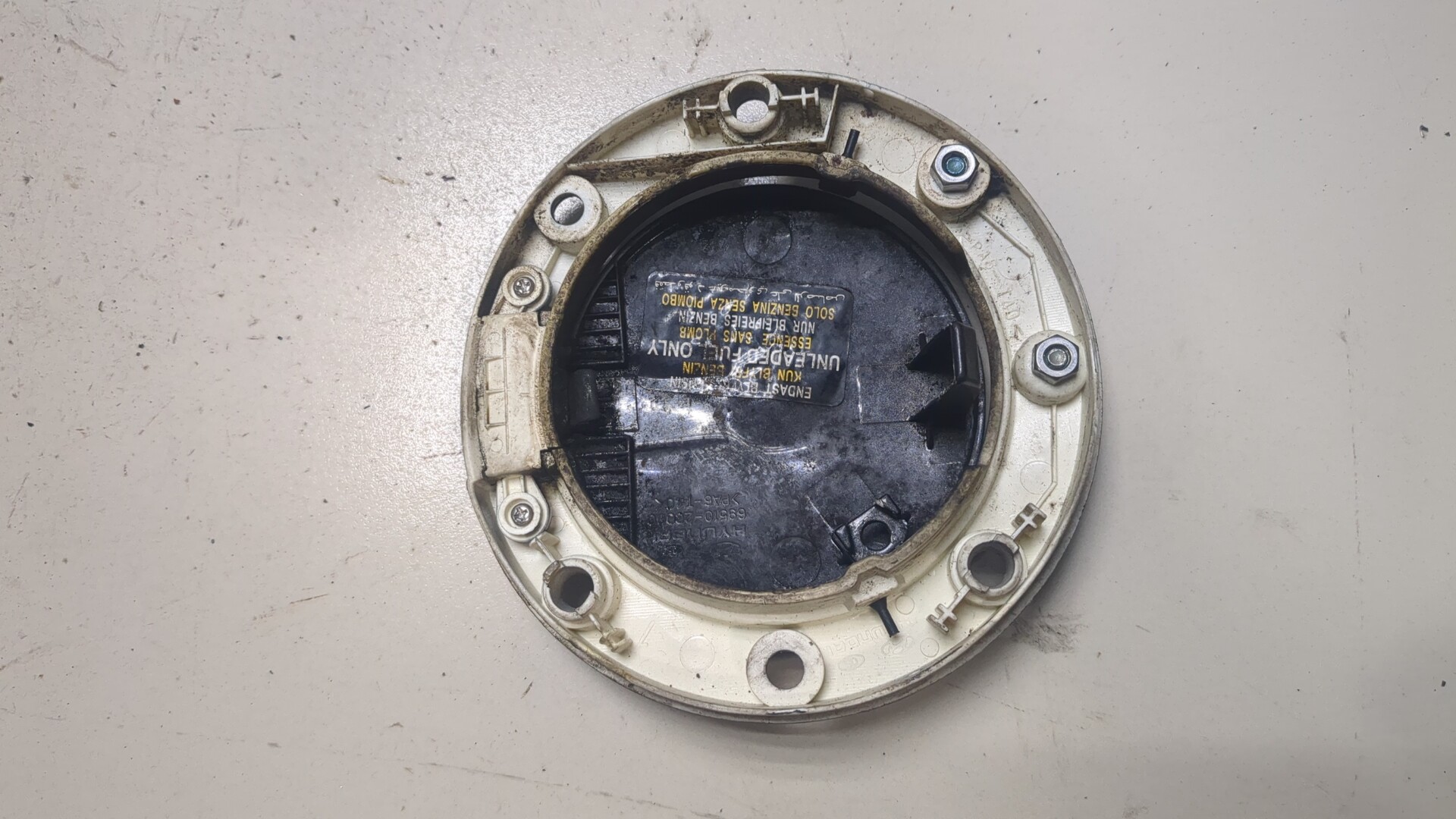 Лючок бензобака