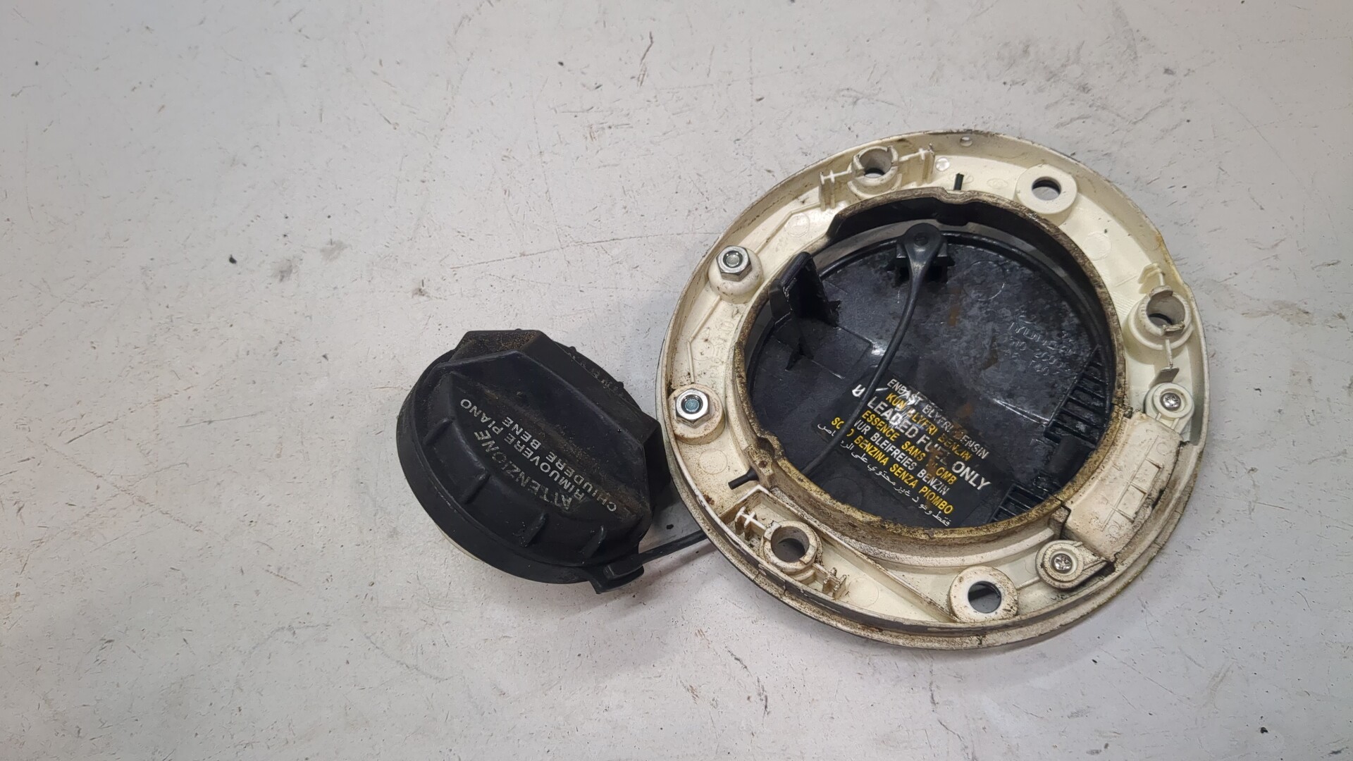 Лючок бензобака