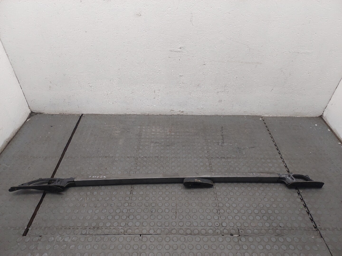 Рейлинг (релинг) левый (планка на крышу)